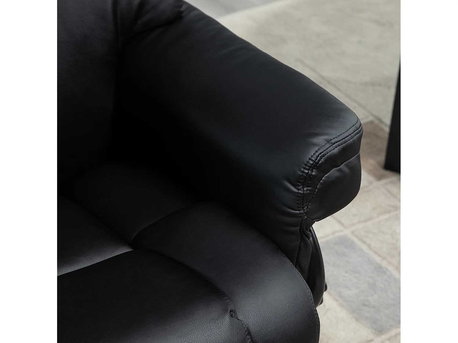 Poltrona reclinabile a 145° con pouf poggiapiedi in finta pelle nero