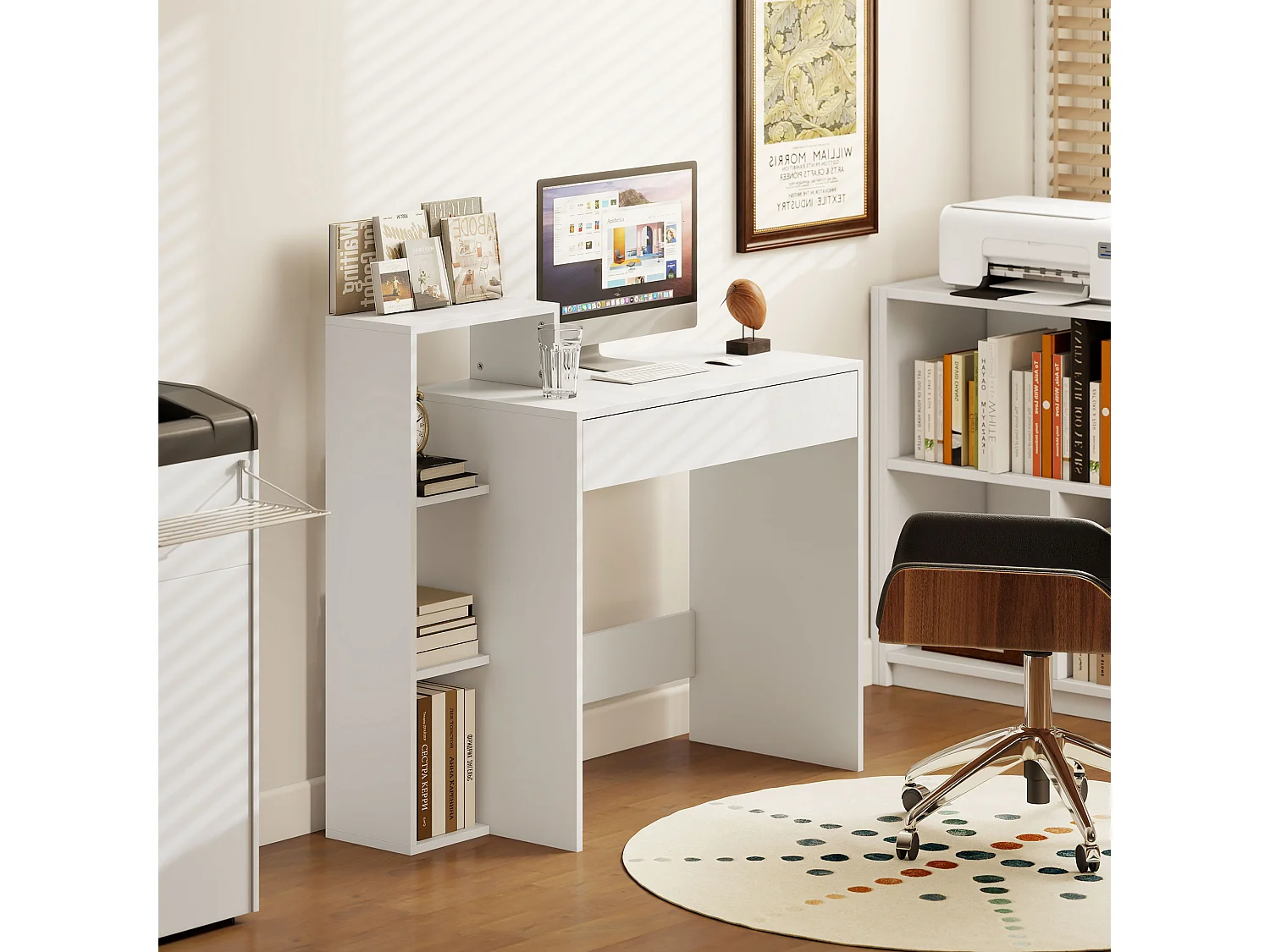 Scrivania pc compatta con 3 ripiani aperti e cassetto in legno bianco