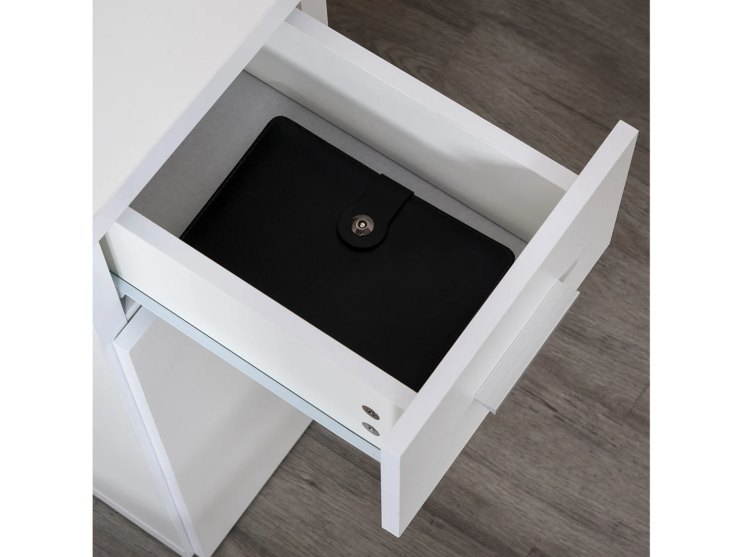 Scrivania angolare moderna con mensole in legno bianco