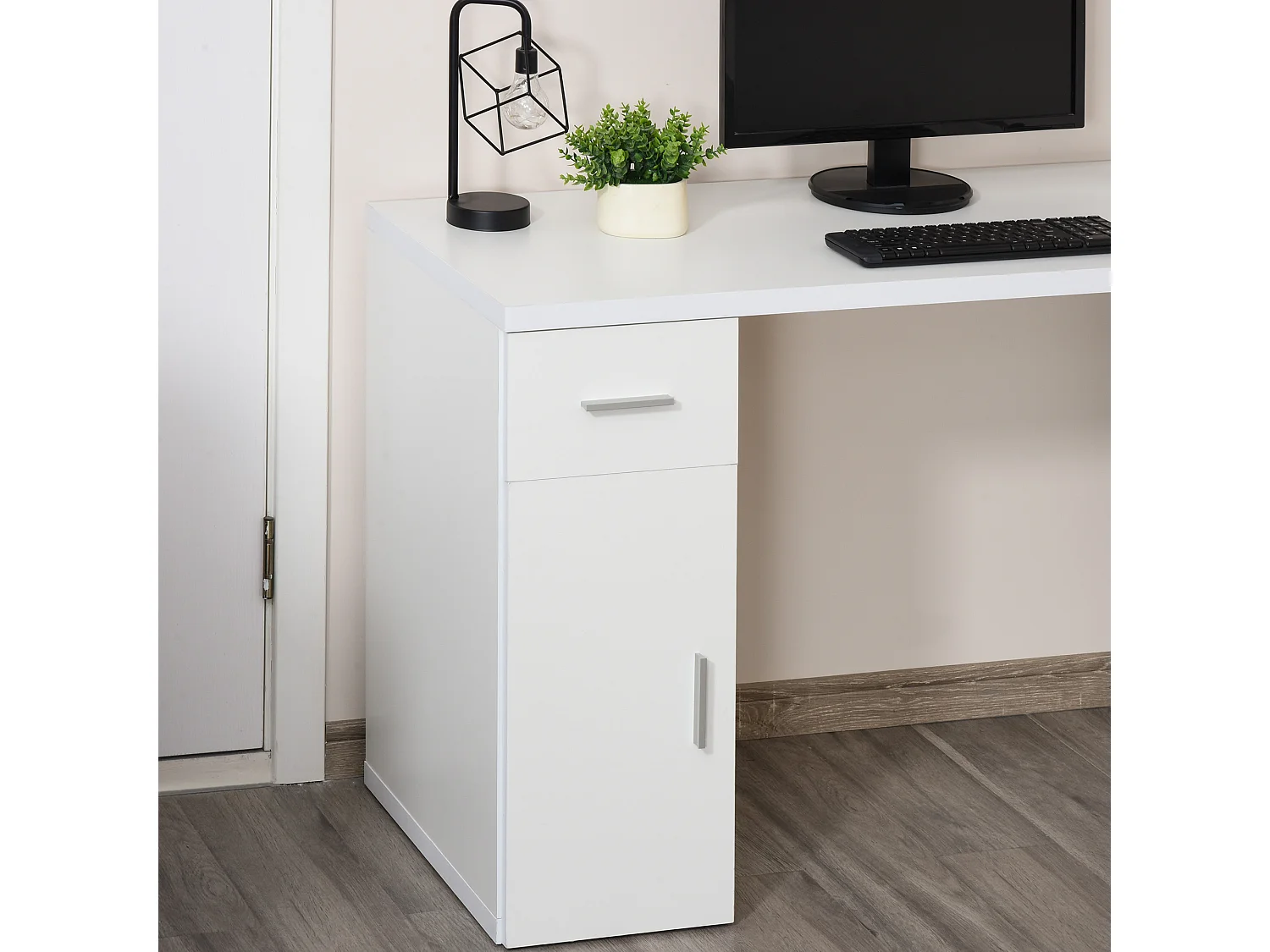 Scrivania angolare moderna con mensole in legno bianco