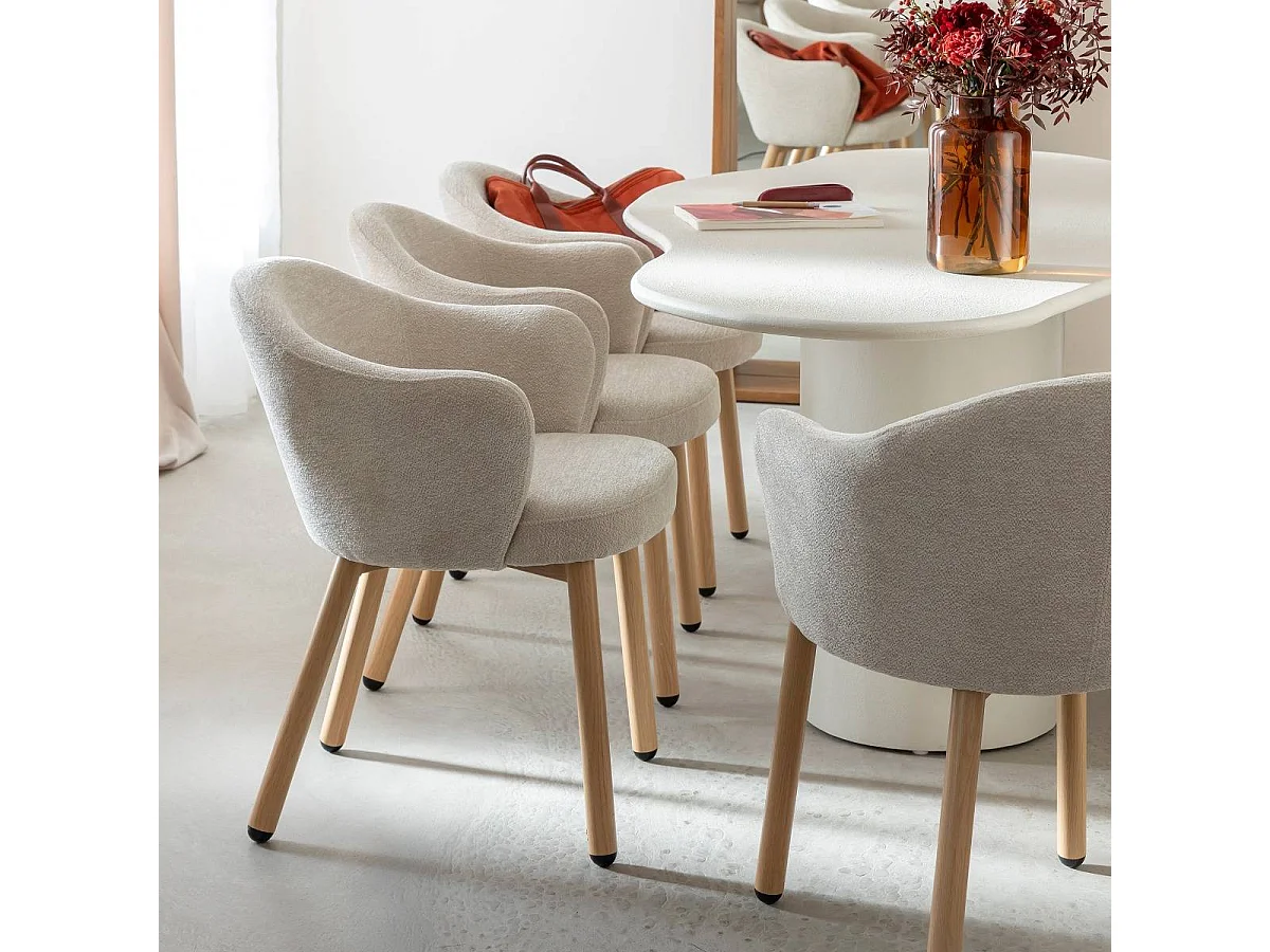 Fauteuil en tissu écru et pieds en métal effet bois Mayi