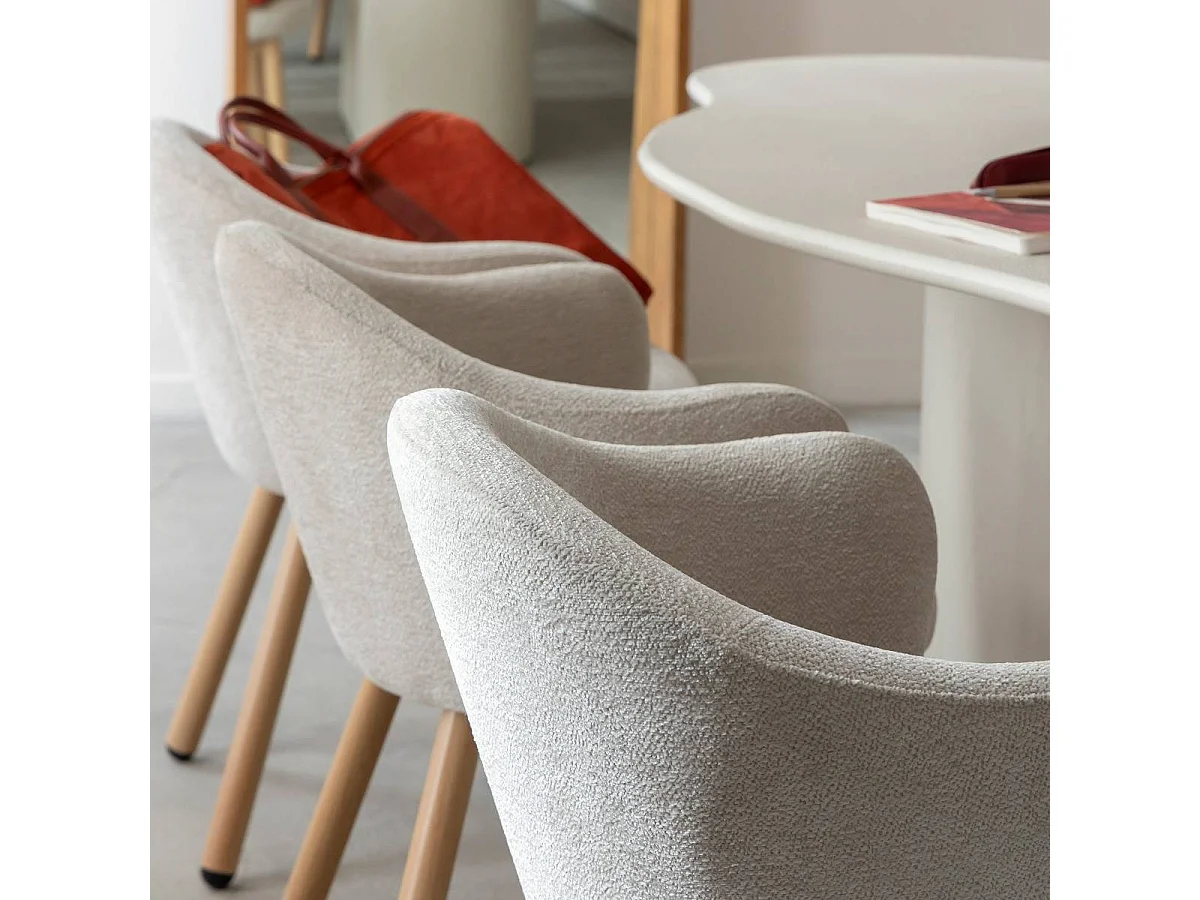 Fauteuil en tissu écru et pieds en métal effet bois Mayi