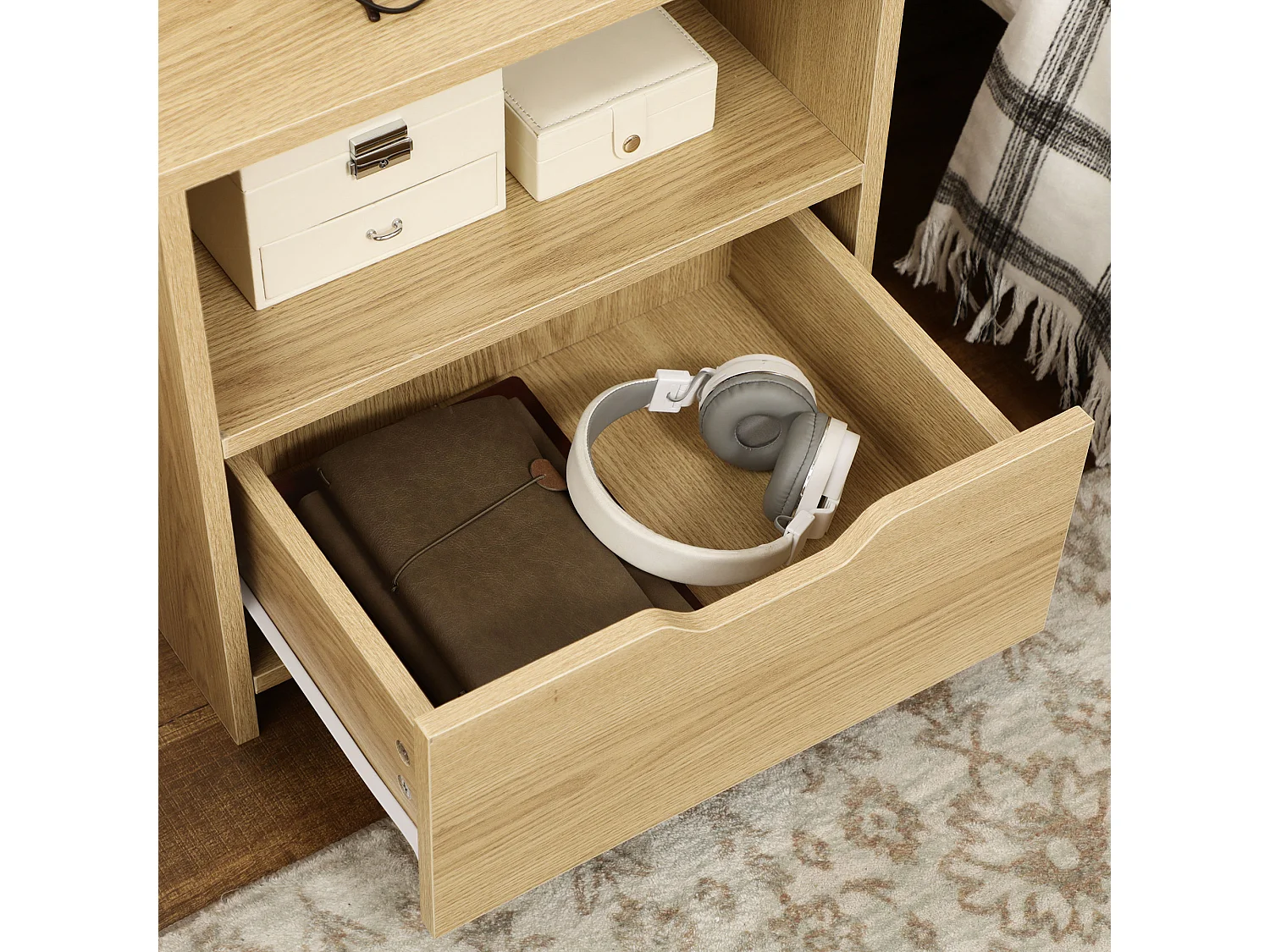 Comodino con cassetto e ripiani in legno 45x35x73 cm