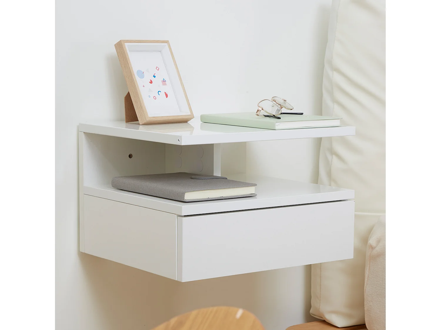 Set 2 comodini sospesi con cassetto e mensola bianco lucido