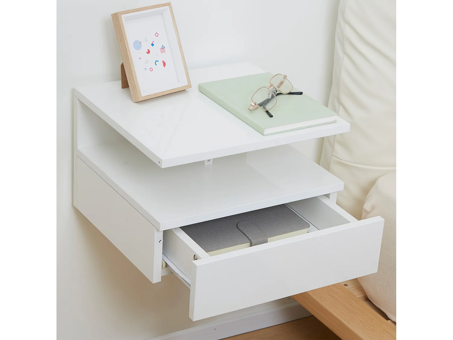 Set 2 comodini sospesi con cassetto e mensola bianco lucido