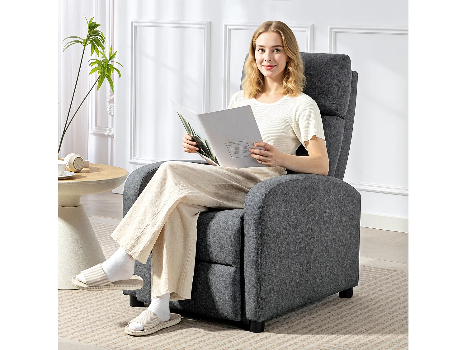 Poltrona relax reclinabile a 135° con poggiapiedi in tessuto grigio