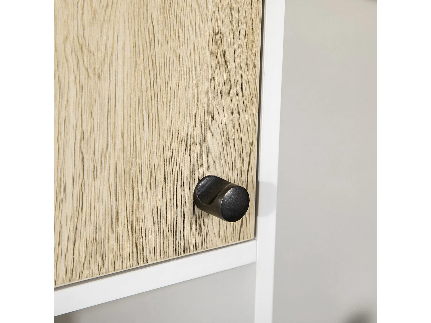 Colonna bagno 2 ripiani aperti e 2 armadietti in truciolato