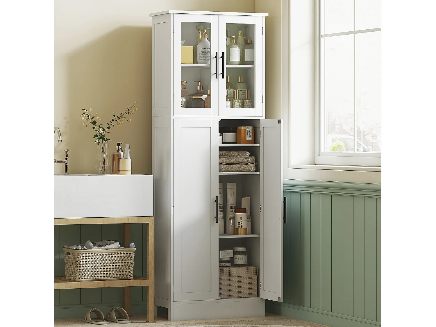 Mobile bagno alto con ripiani regolabili ante in vetro e legno bianco