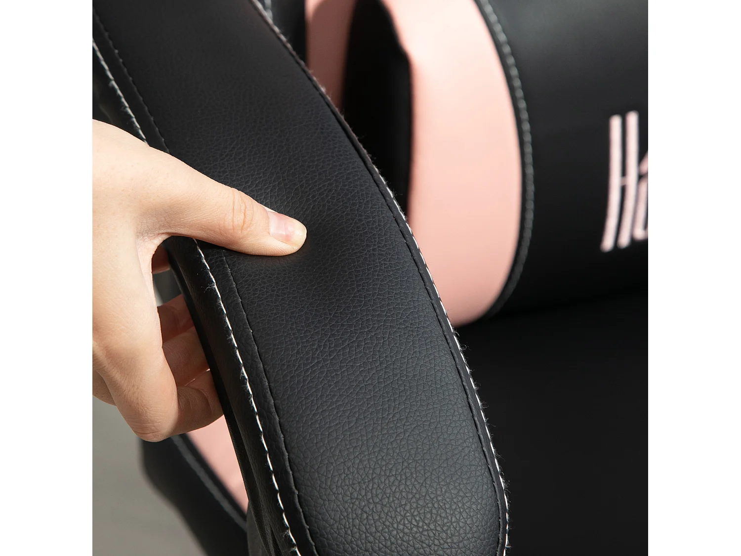 Sedia da gaming reclinabile con poggiapiedi e cuscini rosa e nero