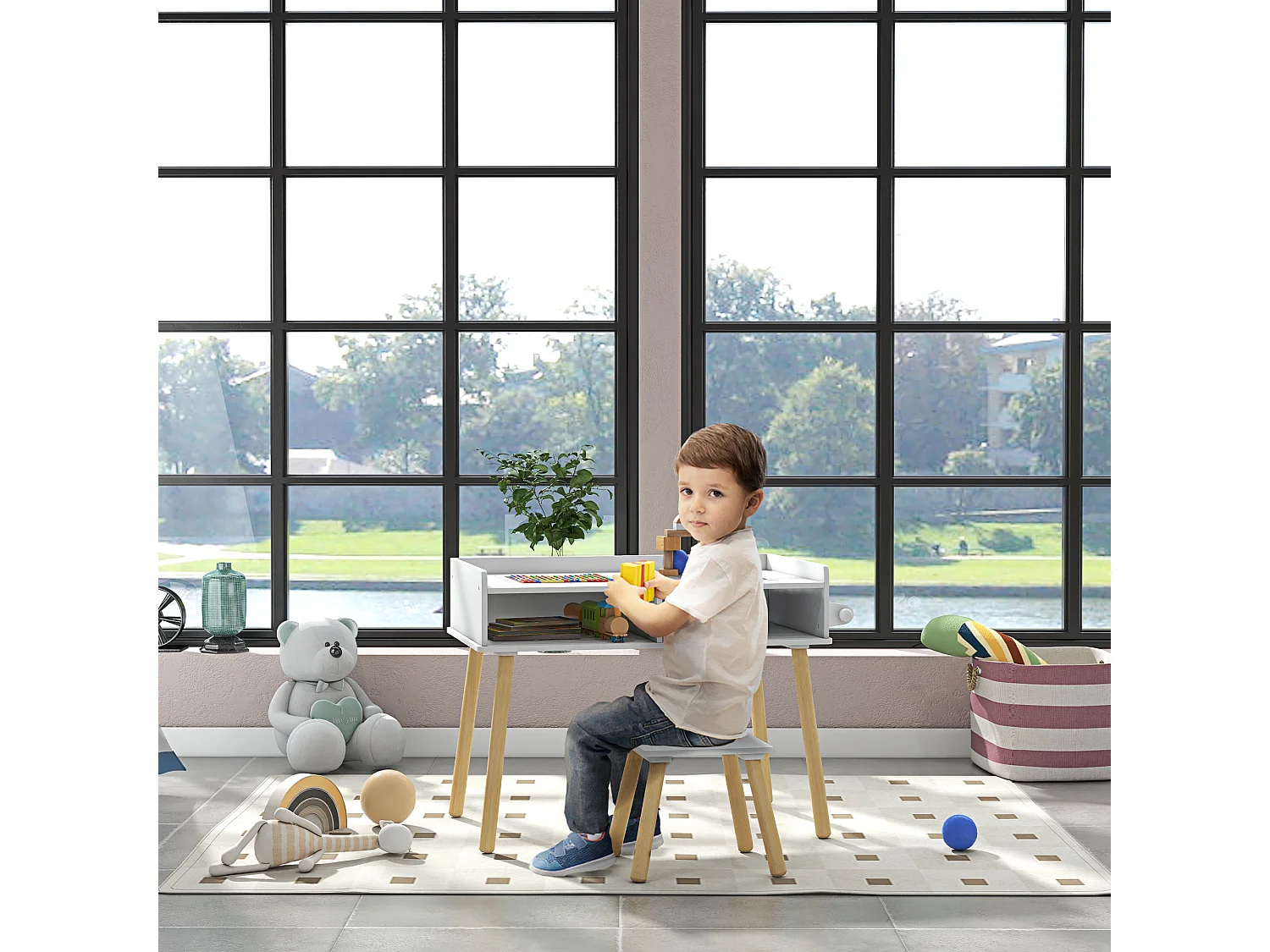 Set tavolino per bambini con sgabello e rotolo di carta bianco