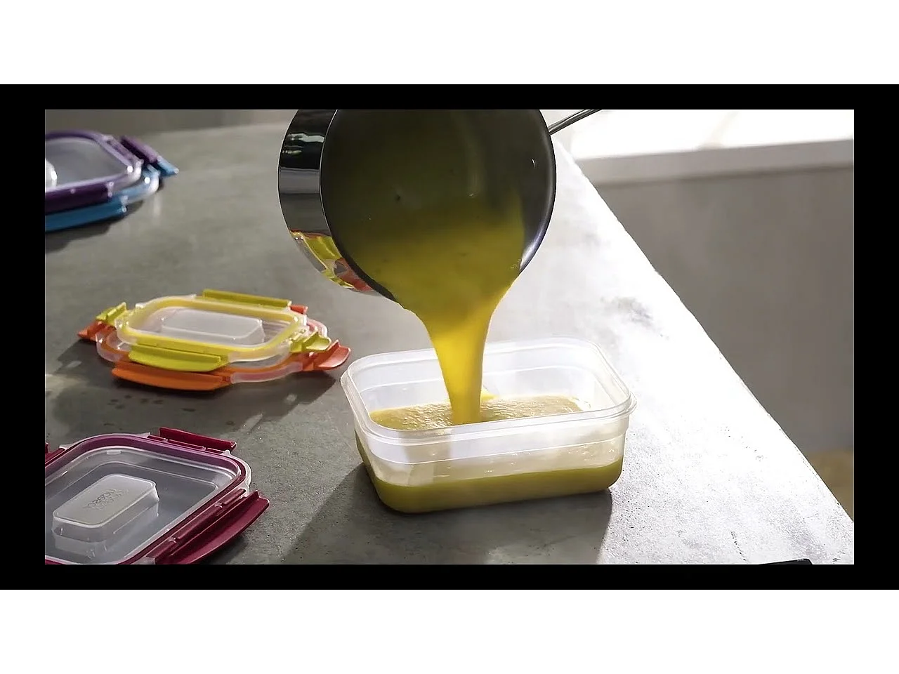 Nest Lock Joseph Joseph, juego de 5 contenedores herméticos apilables, aptos para microondas y lavavajillas, capacidad de 230 ml a 3 L, color cielo.