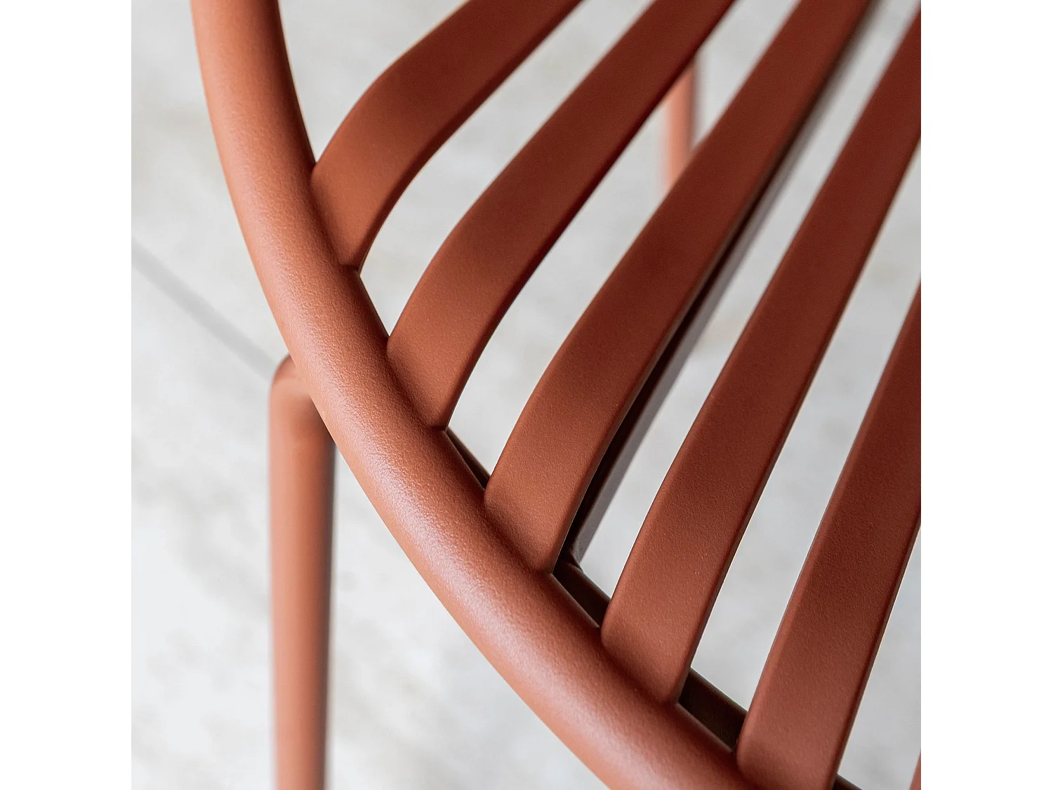 Now's Home - Salon De Jardin Table Et 4 Fauteuils En Polypopylène Et Métal Brique Calypso