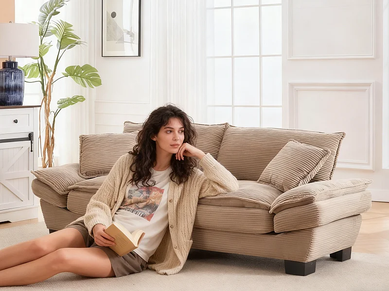 Canapé 2 places en velours kaki – Double rembourrage en mousse mémoire et haute densité – 2 coussins inclus – Design minimaliste et confortable pour salon