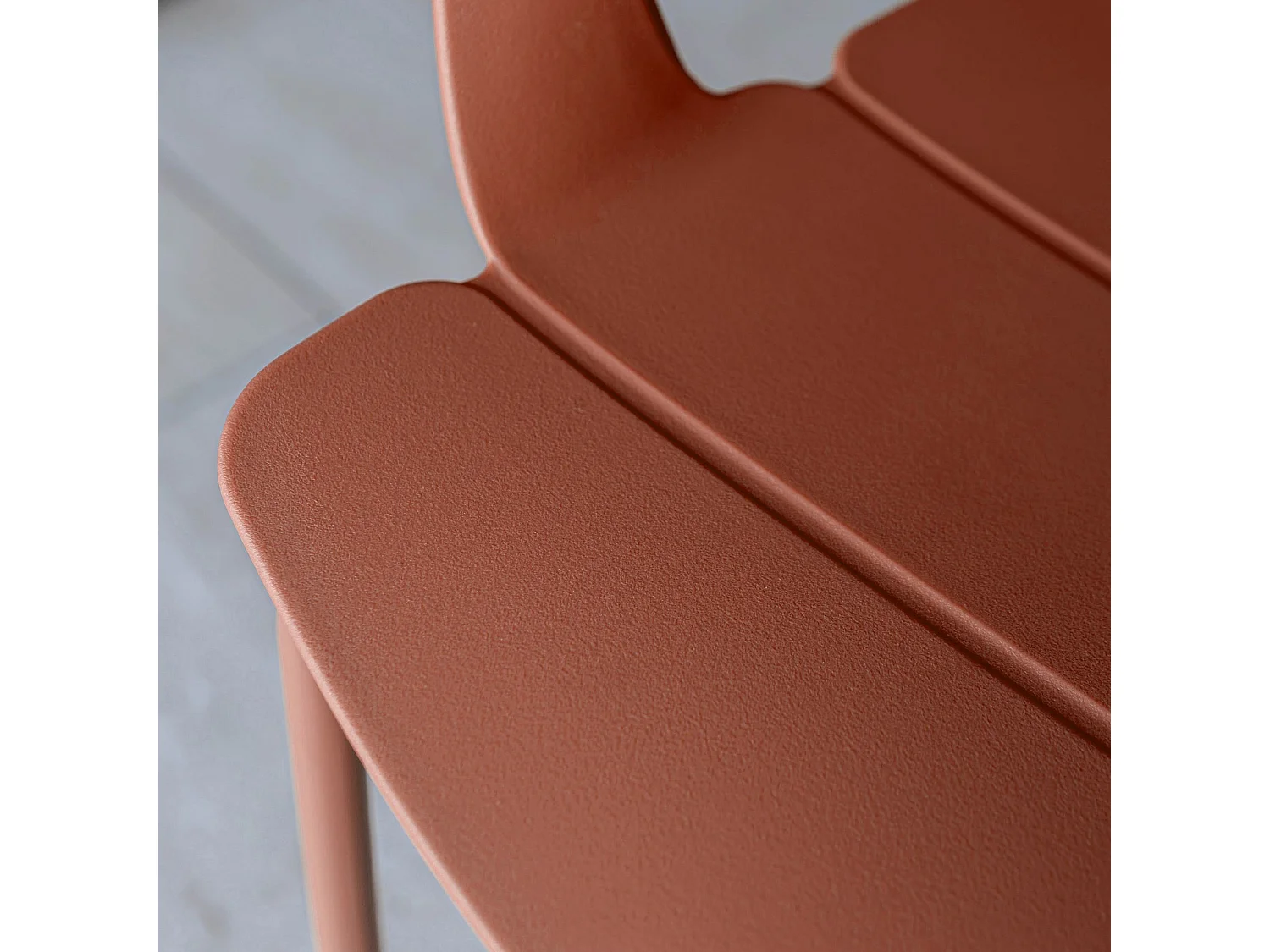 Now's Home - Salon De Jardin Table Et 4 Fauteuils En Polypopylene Et Metal Brique Montauk