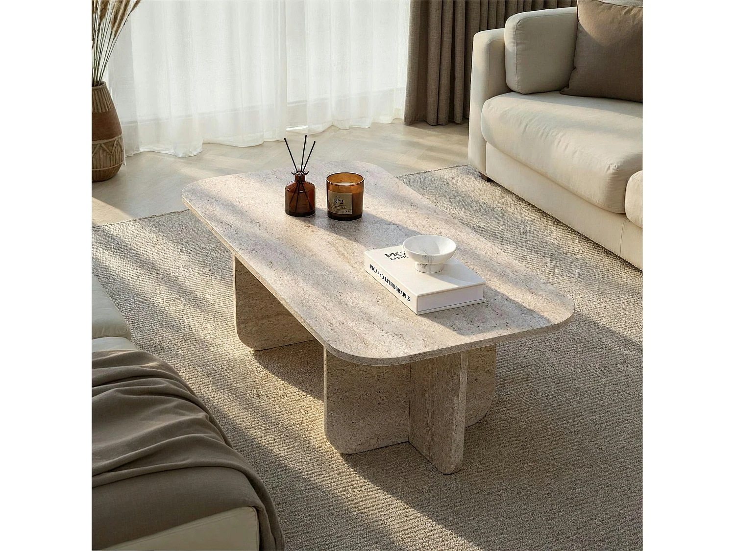 Table basse rectangulaire effet travertin bords ronds MARFA
