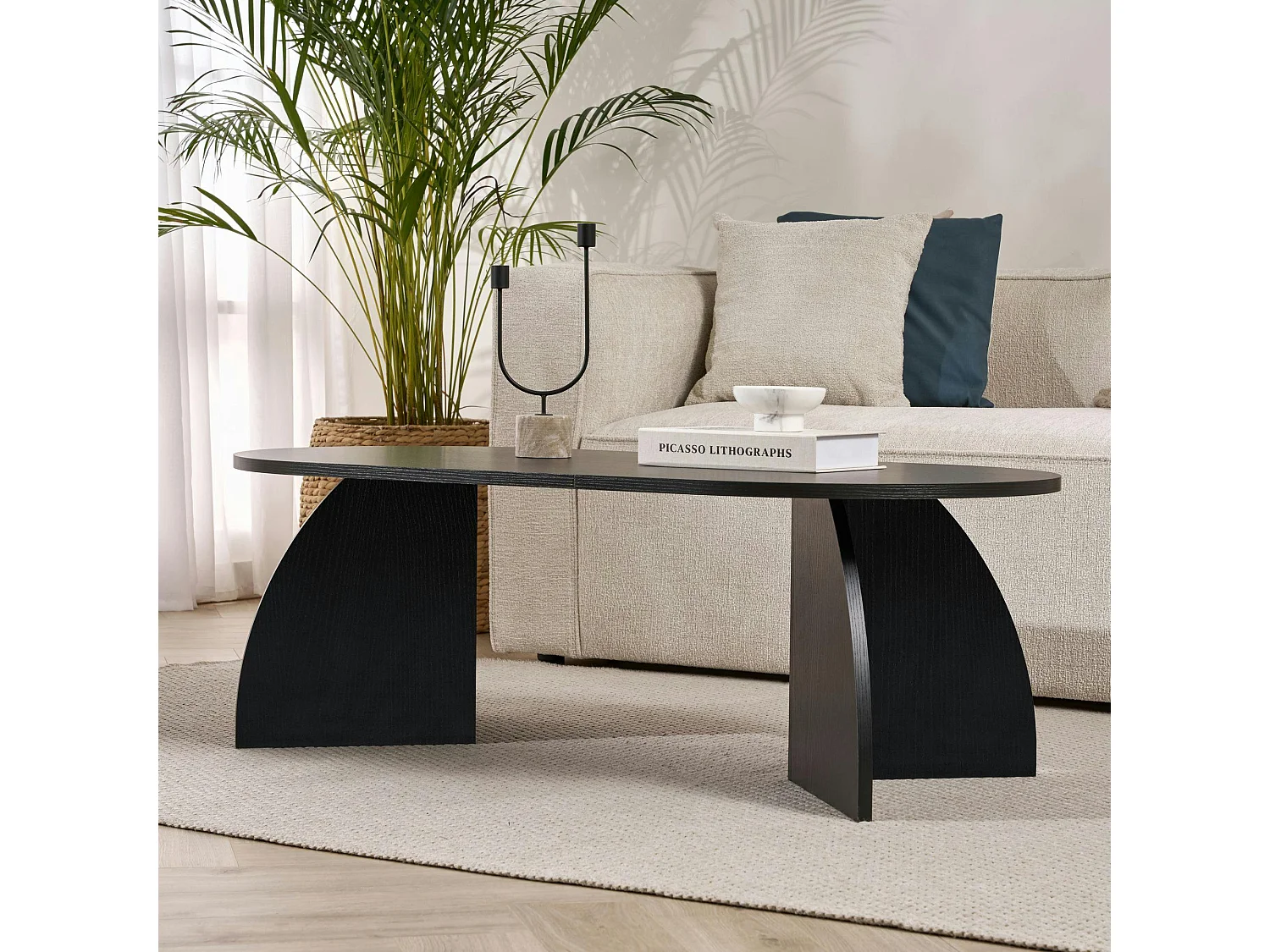 Table basse ovale effet bois noir pieds courbes MARFA