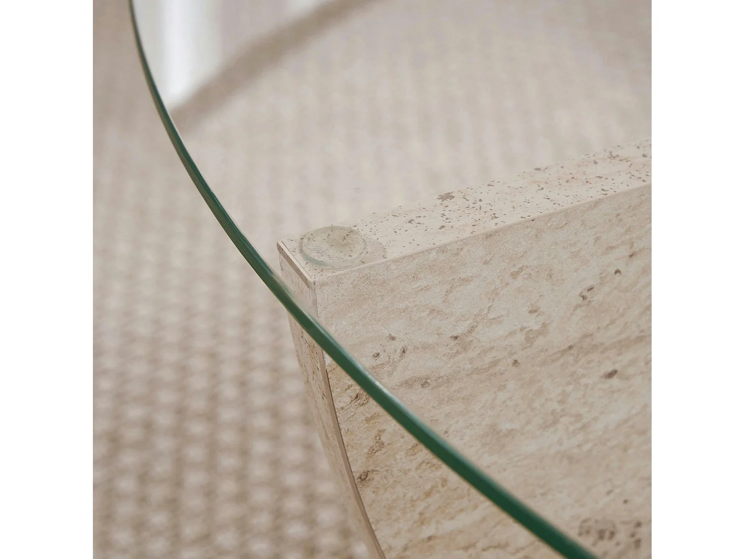 Table basse ronde en verre pied croisé effet travertin SALTA