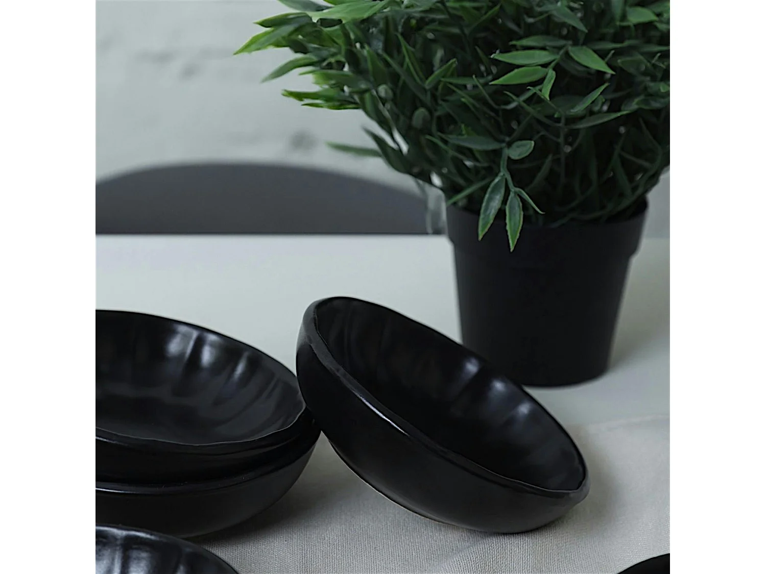 Bol apéro noir forme fleur (lot de 6) EFIRA