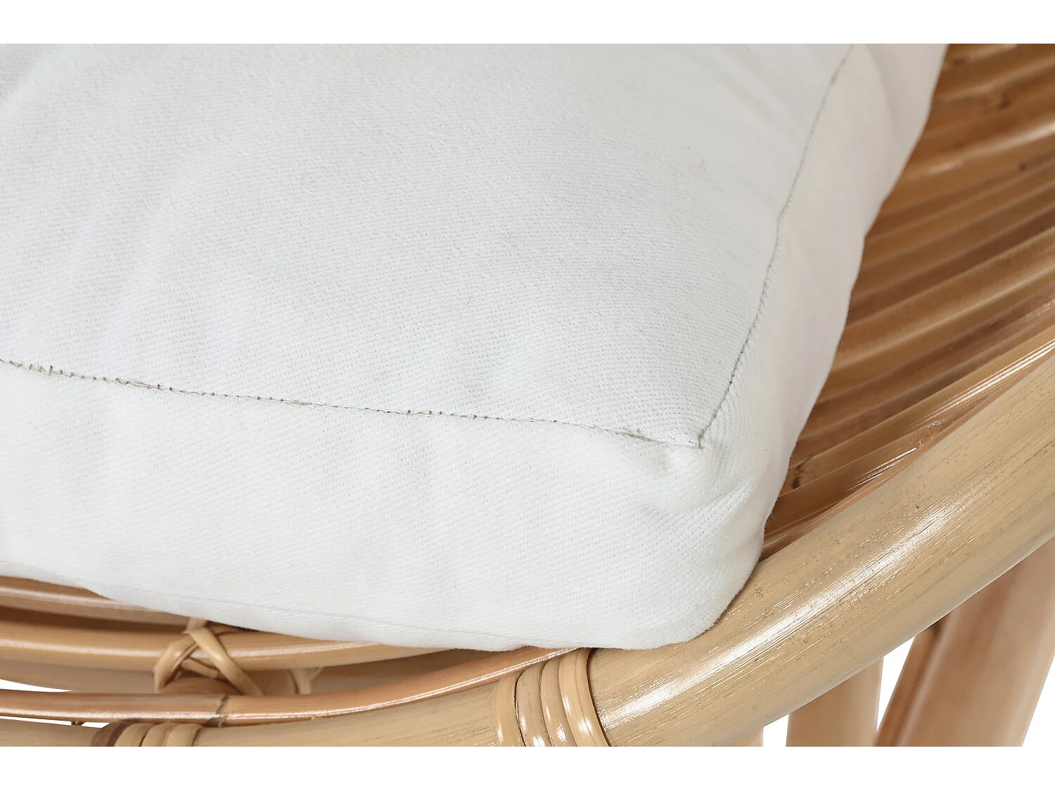 KILIM METALEN STOEL 76X76X63 VEELKLEURIG, ideaal voor uw huis. Het voegt glamour en een speciaal tintje toe aan uw huis.