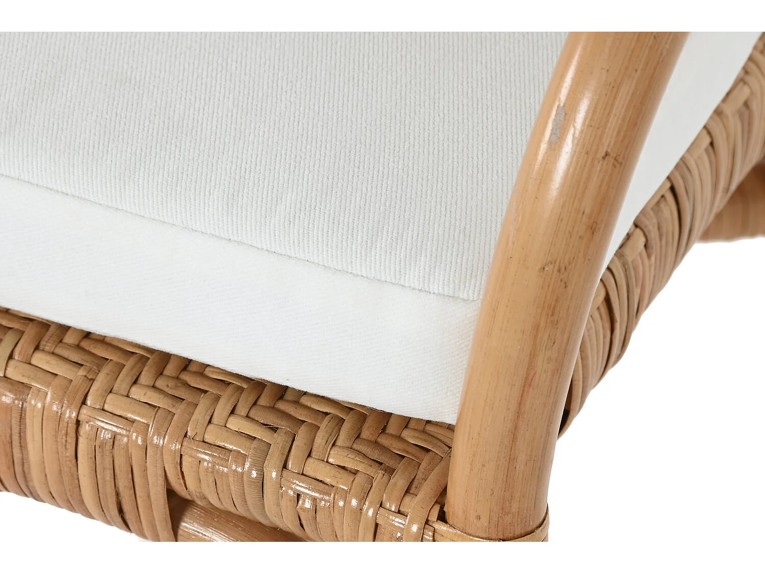 BAMBOE RATTANSTOEL 55X62X86 NATUURLIJK, ideaal voor uw huis. Het voegt glamour en een speciaal tintje toe aan uw huis.