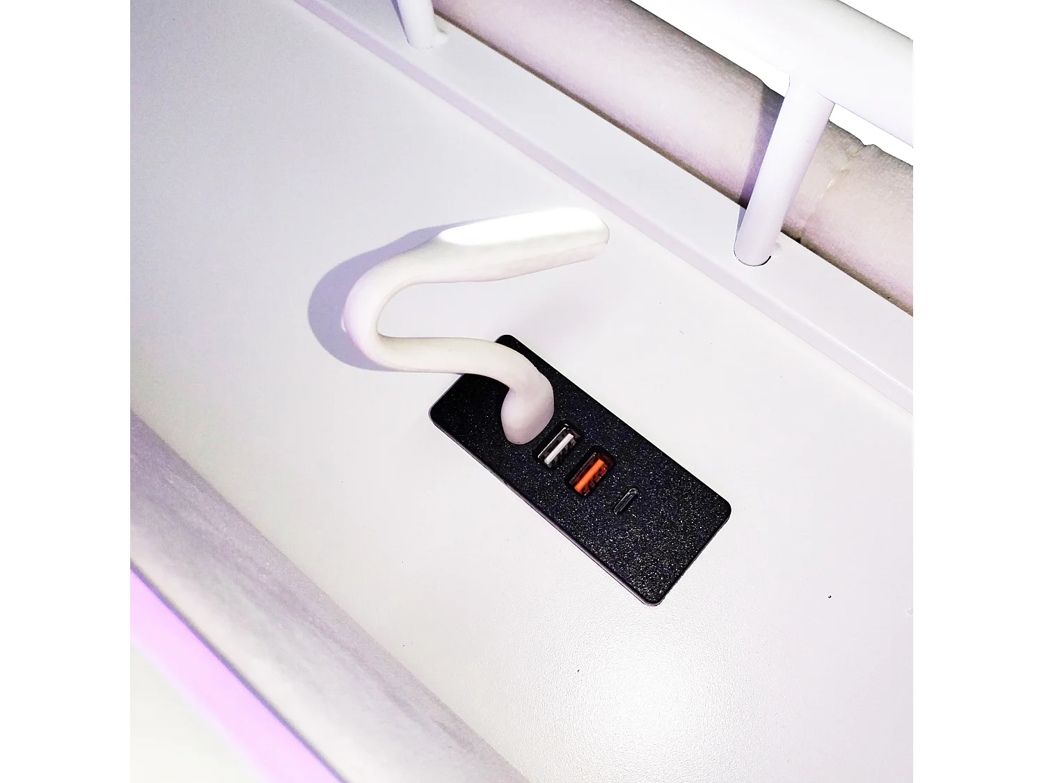 Gepolstertes Stauraumbett 180x200 cm - mit LED-Beleuchtung - mit USB-Anschluss - Samt - beige​ (Matratze nicht inbegriffen)