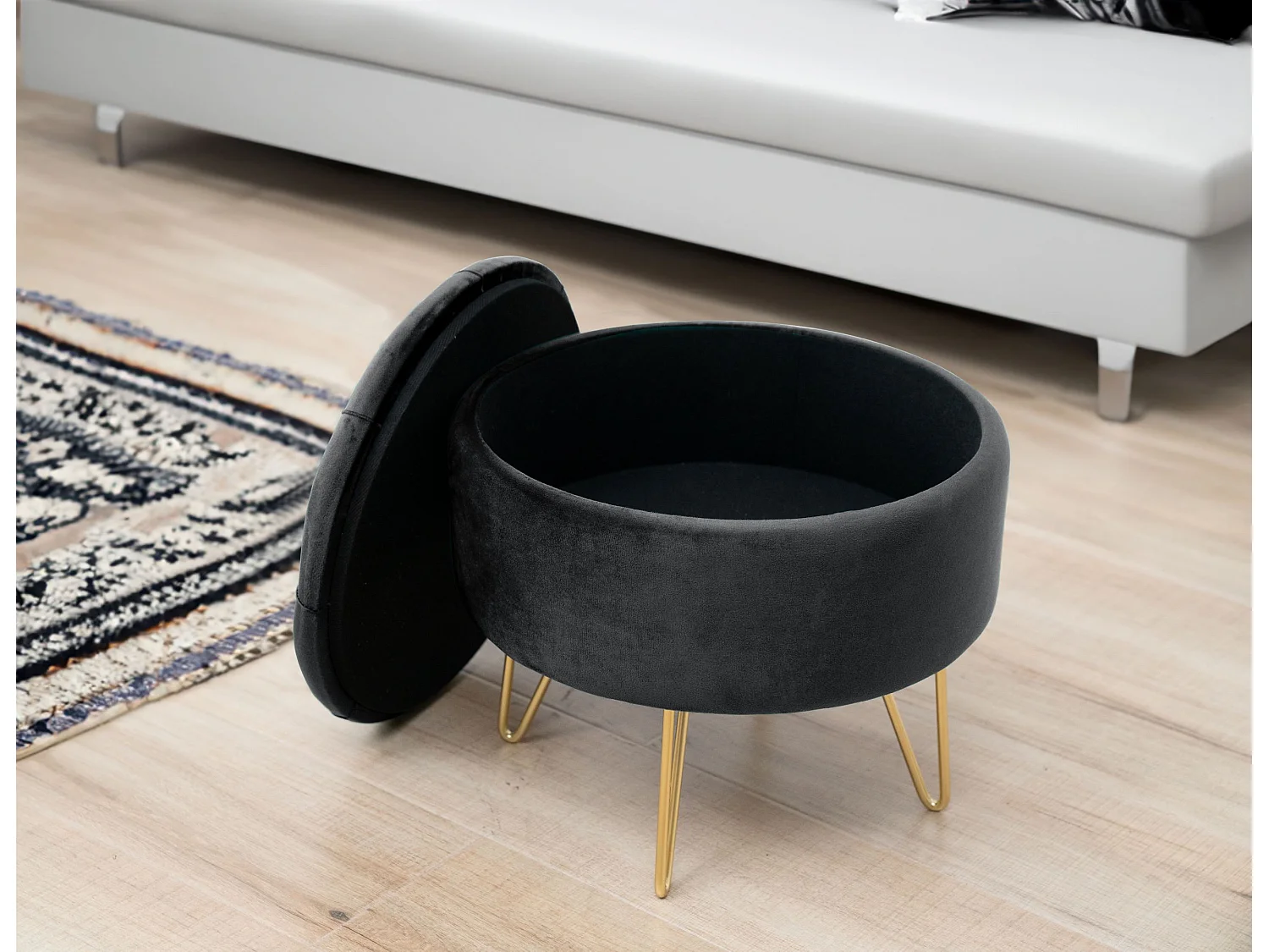 Pufe Estofado Conversível Veludo Preto com Base Dourada - Elegância Contemporânea 38x33 cm