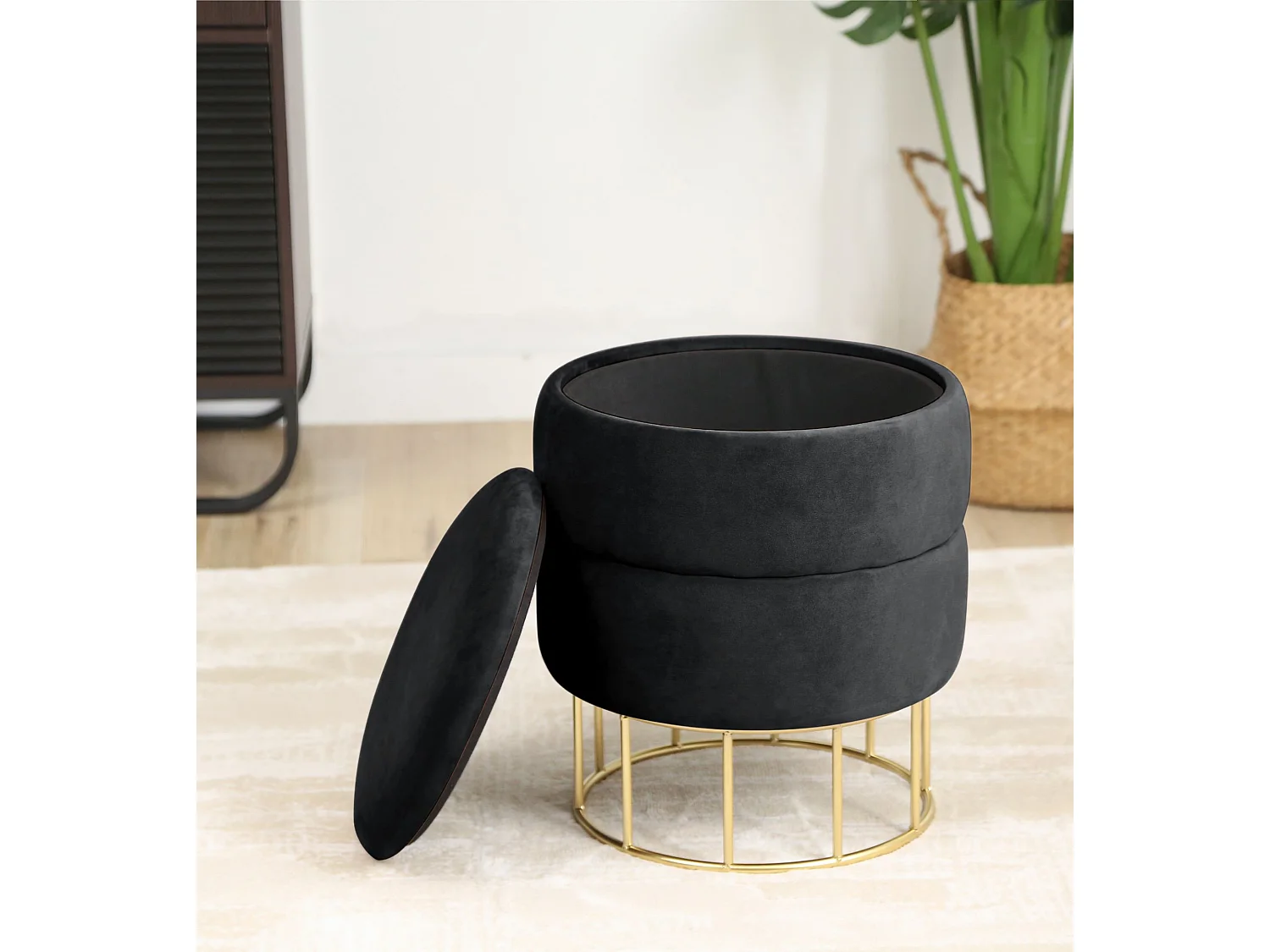 Pufe Elegante Veludo Preto com Base Dourada e Armazenamento