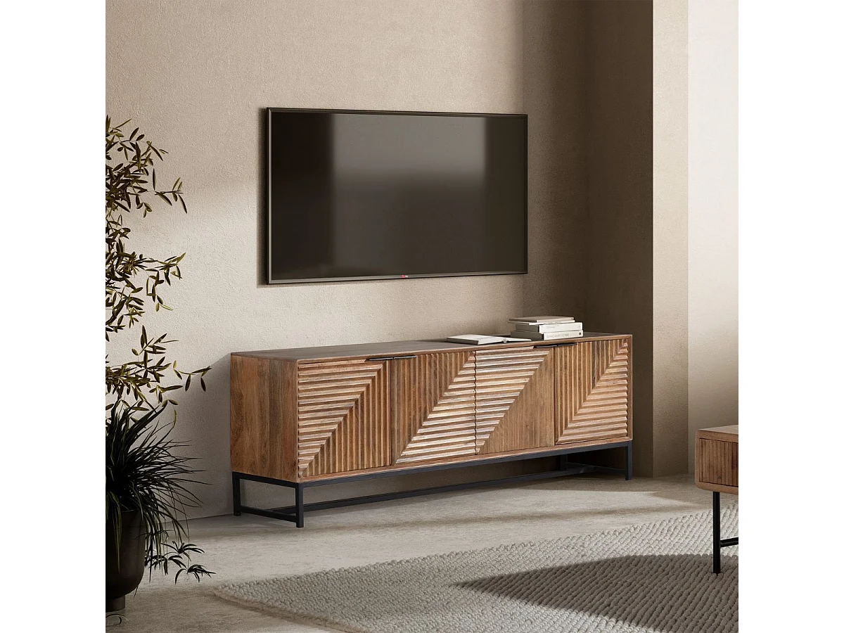 Meuble TV 4 portes en manguier massif relief  graphique oblique piètement métal laqué noir - NERIA