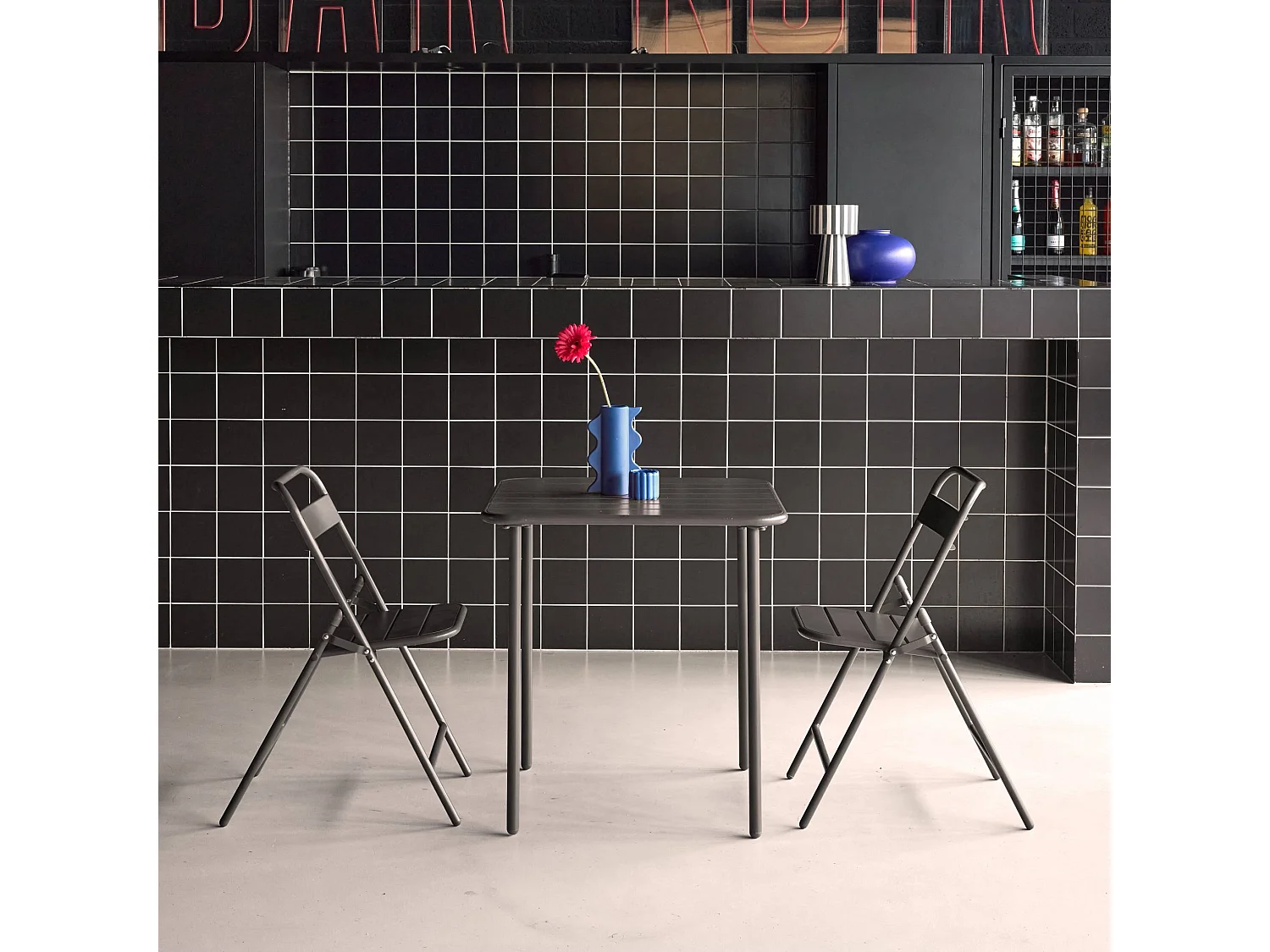 Table de jardin métal + 2 assises anthracite. Amelia 70 x 70 cm