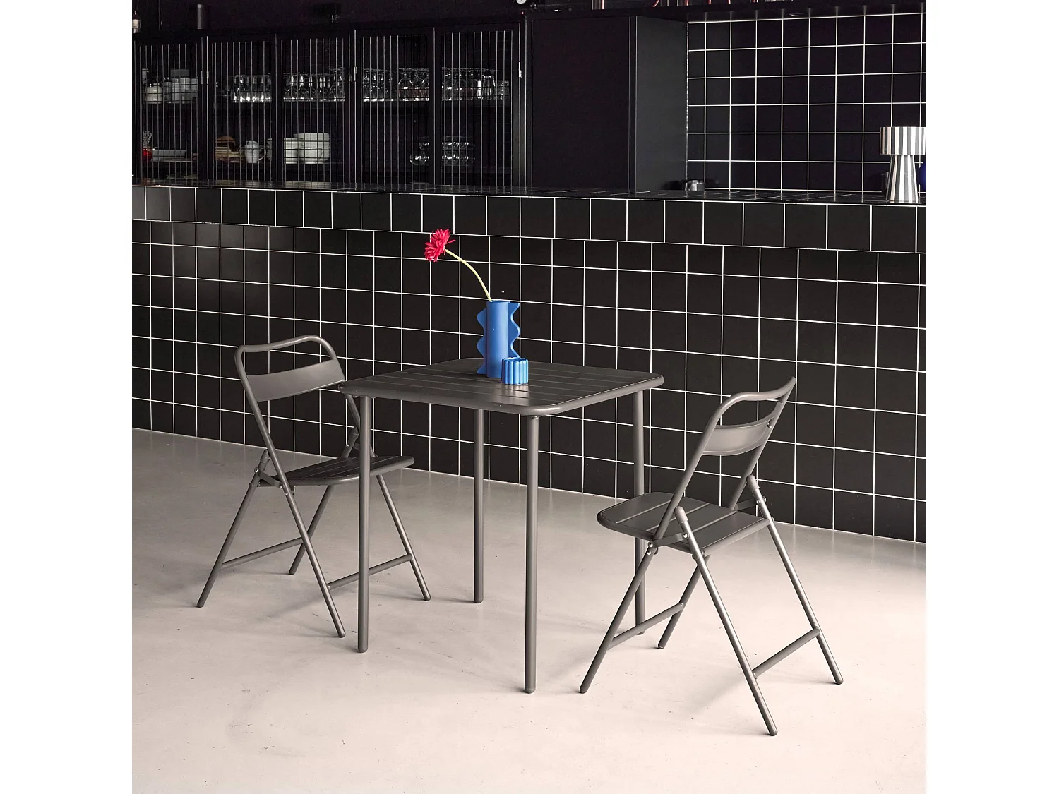 Table de jardin métal + 2 assises anthracite. Amelia 70 x 70 cm