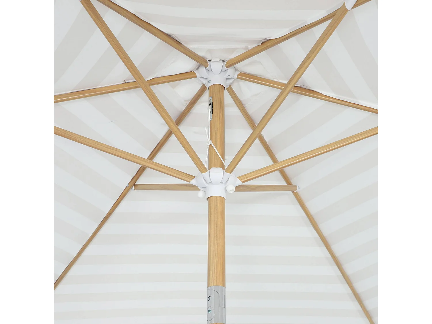 Parasol droit rond rayures beige Ø293cm mât central en aluminium imitation bois. orientable et manivelle d'ouverture