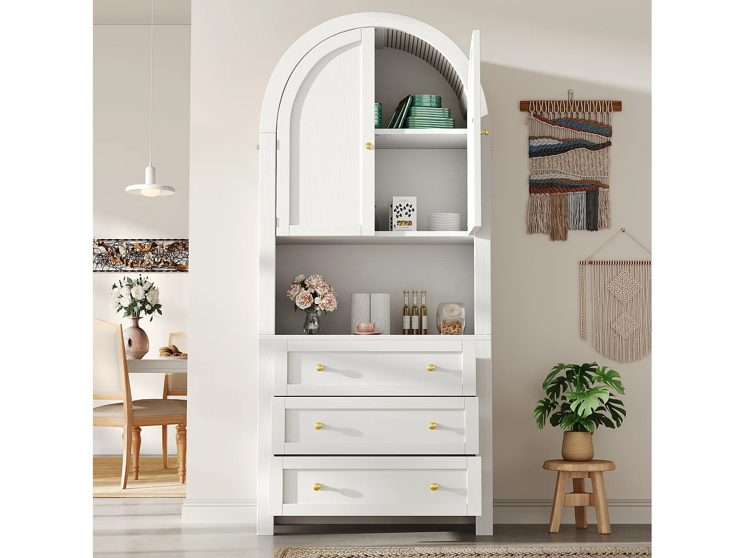 Aparador alto com portas e gavetas, prateleiras arqueadas abertas, branco, móvel para cozinha ou sala de estar.