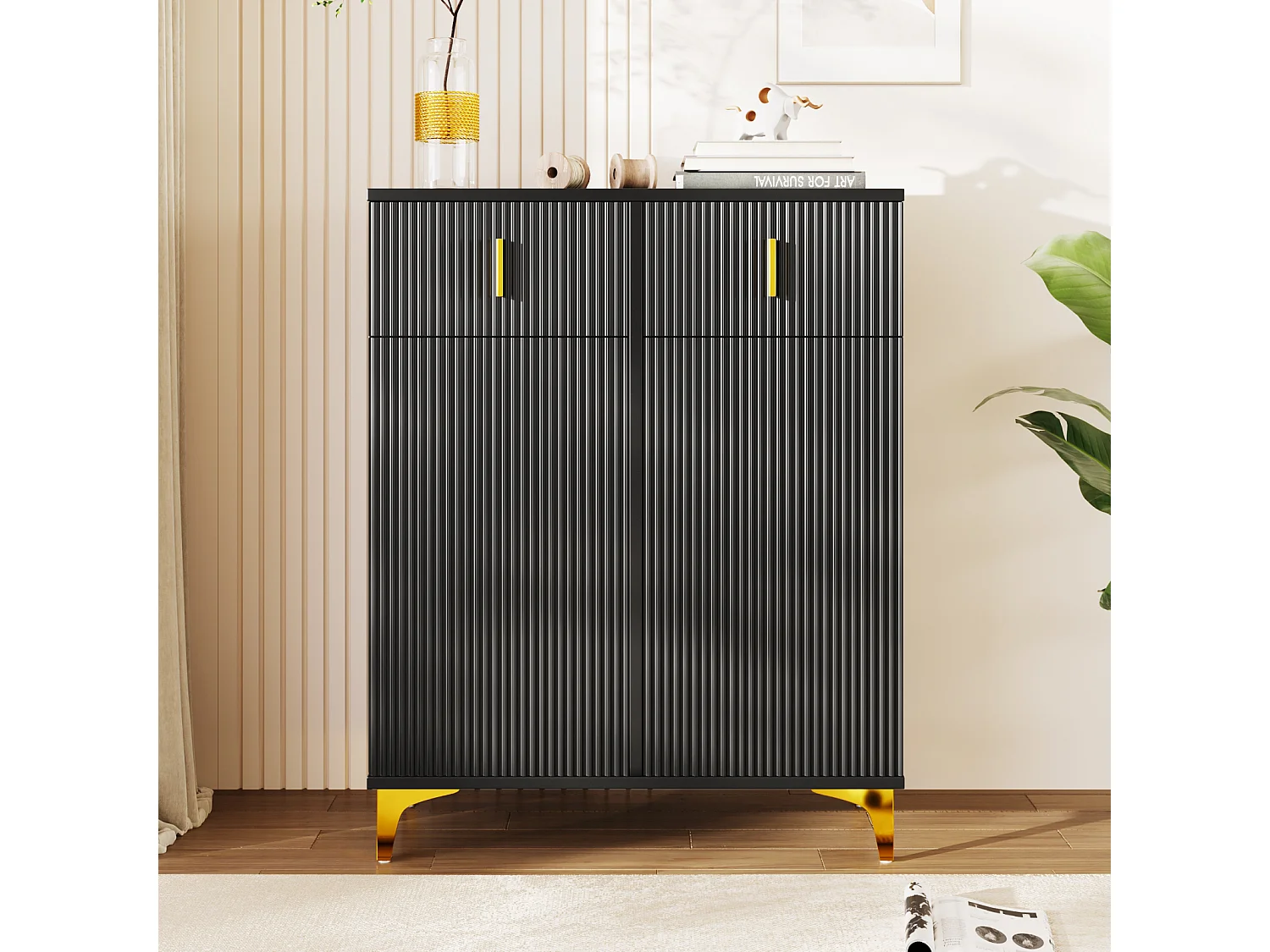 Dressoir met structuurpanelen, verstelbare planken en gouden versieringen, met zwarte lades