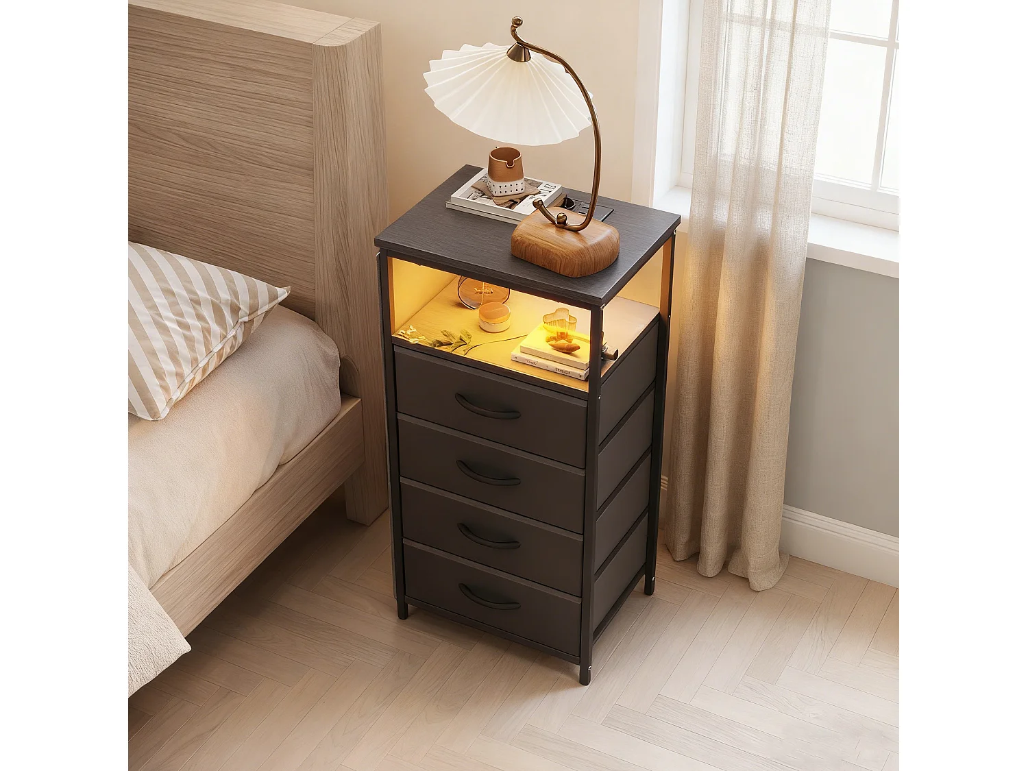 Meuble De Chevet Commode 4 Tiroirs avec LED et USB, 4 Poches latérales et crochets en 2 forme de L,Table de Nuit Moderne pour Chambre à Coucher, Noir