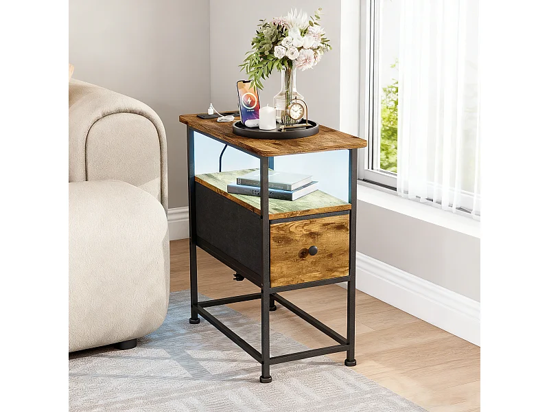 Table d'appoint carrée - table de chevet petite taille - avec Éclairage LED et USB - 1 tiroir et 2 étagères - style vintage - texture bois marron foncé