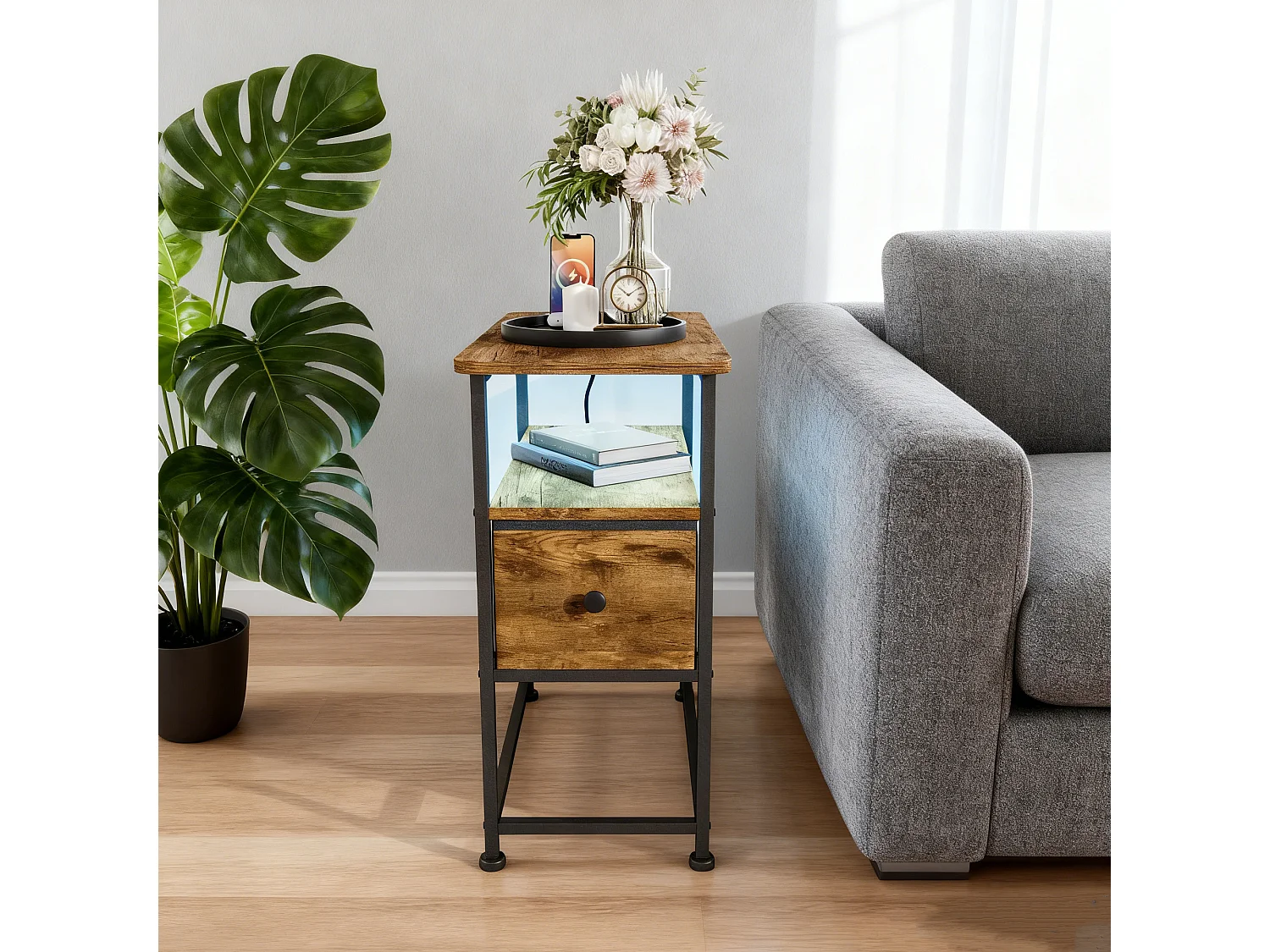 Table d'appoint carrée - table de chevet petite taille - avec Éclairage LED et USB - 1 tiroir et 2 étagères - style vintage - texture bois marron foncé