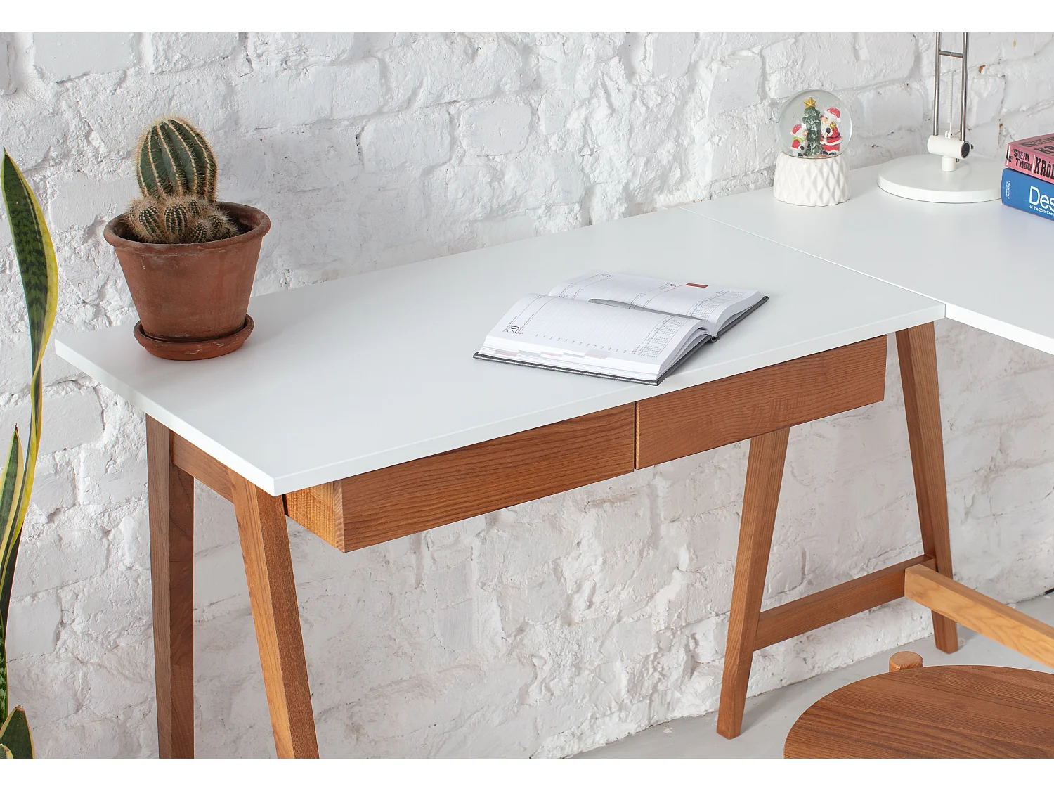 Escritorio esquinero con 2 cajones 135x85cm Luka Amarillo Retama | Patas Roble | Lado derecho