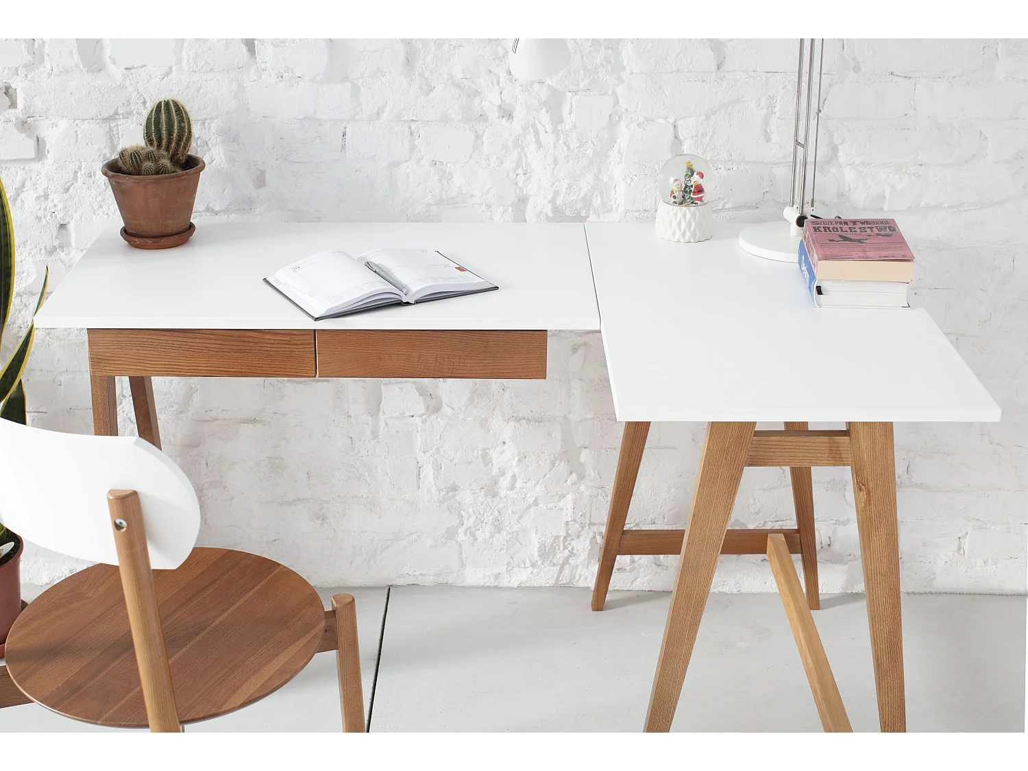 Bureau d'angle avec 2 tiroirs 135 x 85 cm Luka Jaune Genët | Pieds Chêne | Côté droit