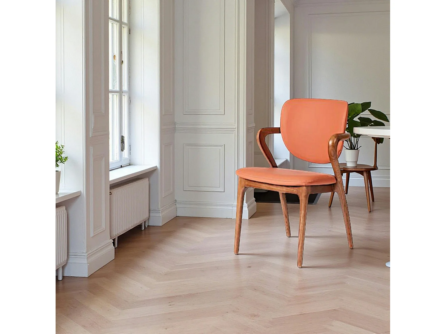 Chaise en cuir terracotta, accoudoirs bois brun ALDER