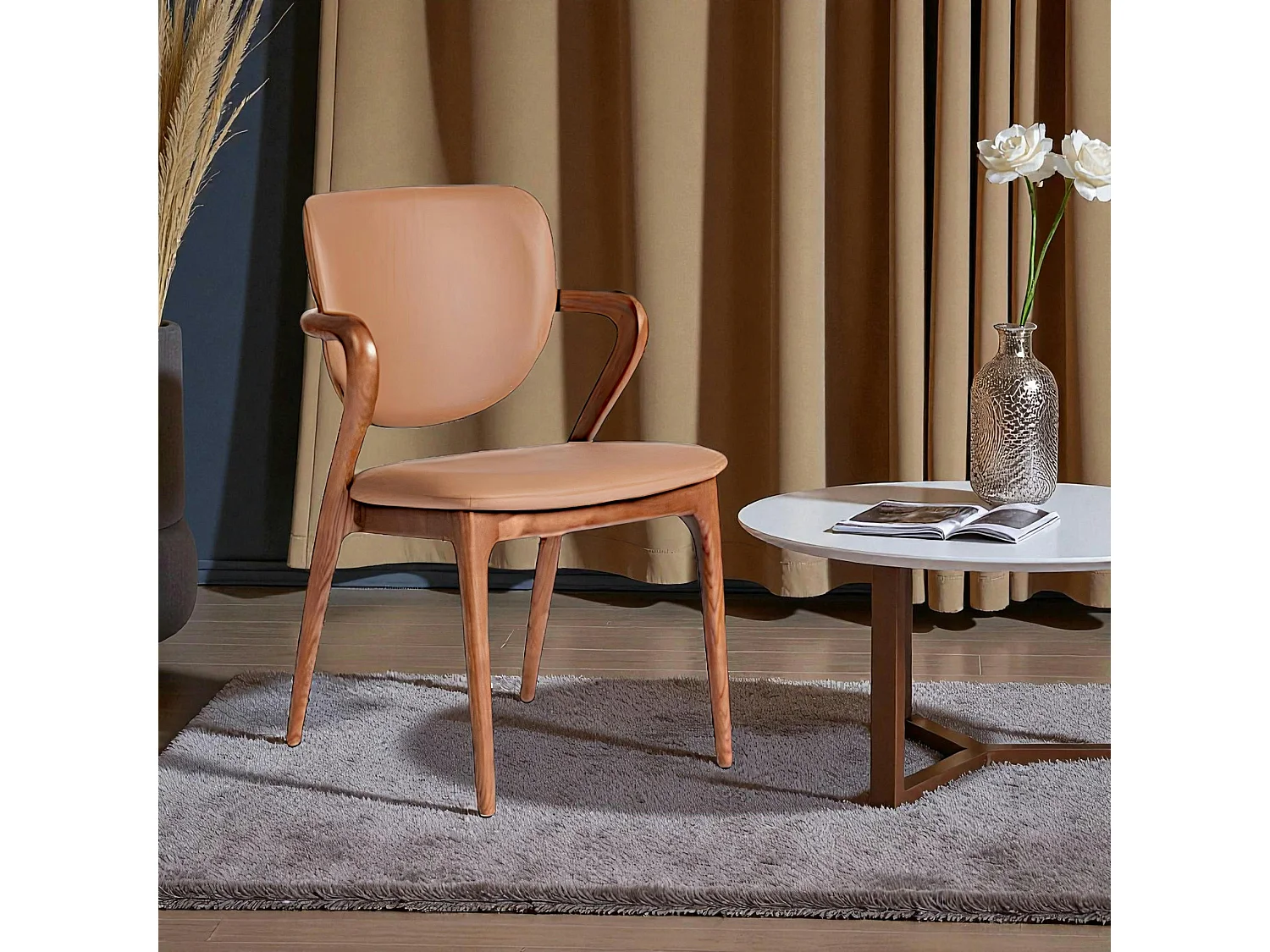 Chaise en cuir marron, accoudoirs bois brun ALDER