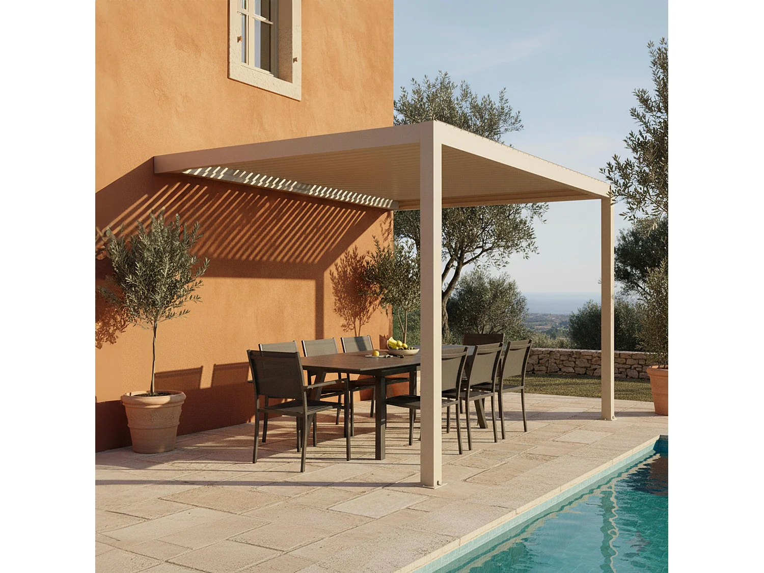 Aangebouwde pergola 3x4m en 2 crèmekleurige houten jaloezieën