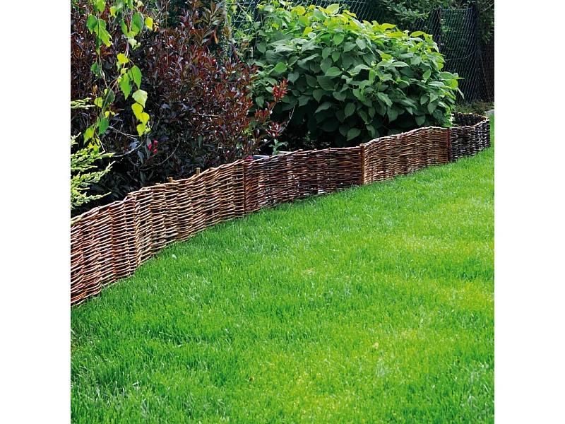 Bordure en osier tressé et piquets noisetier à planter L 1 m x H 20 cm