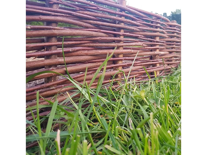 Lot de 4 bordures en osier tressé et piquets noisetier à planter L 1 m x H 20 cm