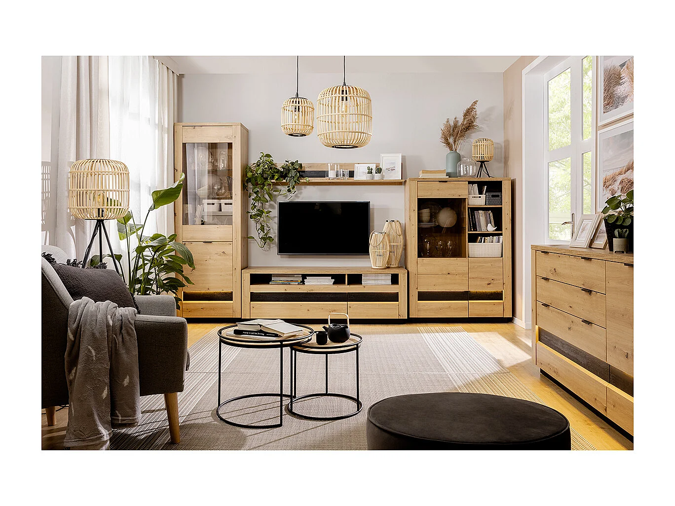 Meuble TV 2 tiroirs 2 niches 161 cm avec LED Glenn Bois et Noir