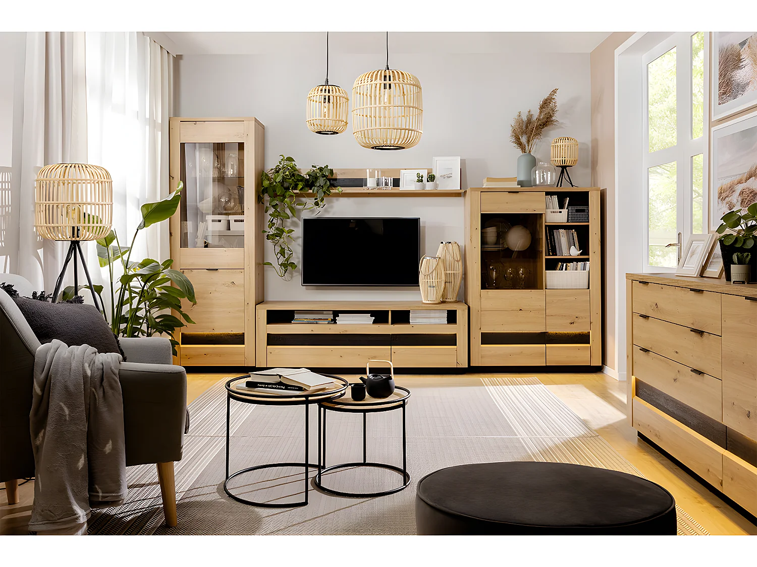 Meuble TV 2 tiroirs 2 niches 161 cm avec LED Glenn Bois et Noir