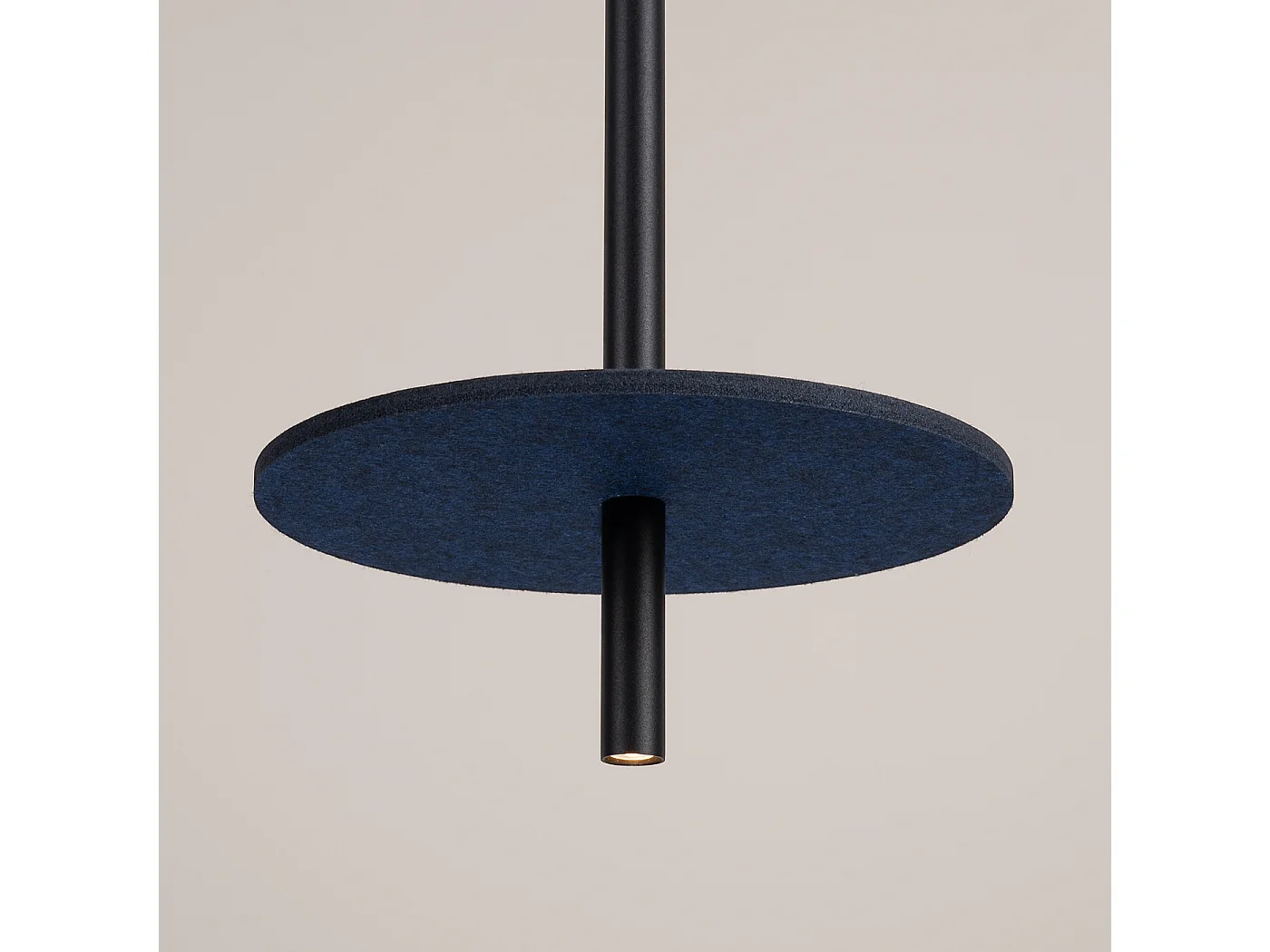 Lampe suspendue moderne en feutre/acier - 1 sources lumineuses - L.30 x H.126 cm - bleu marine/noir