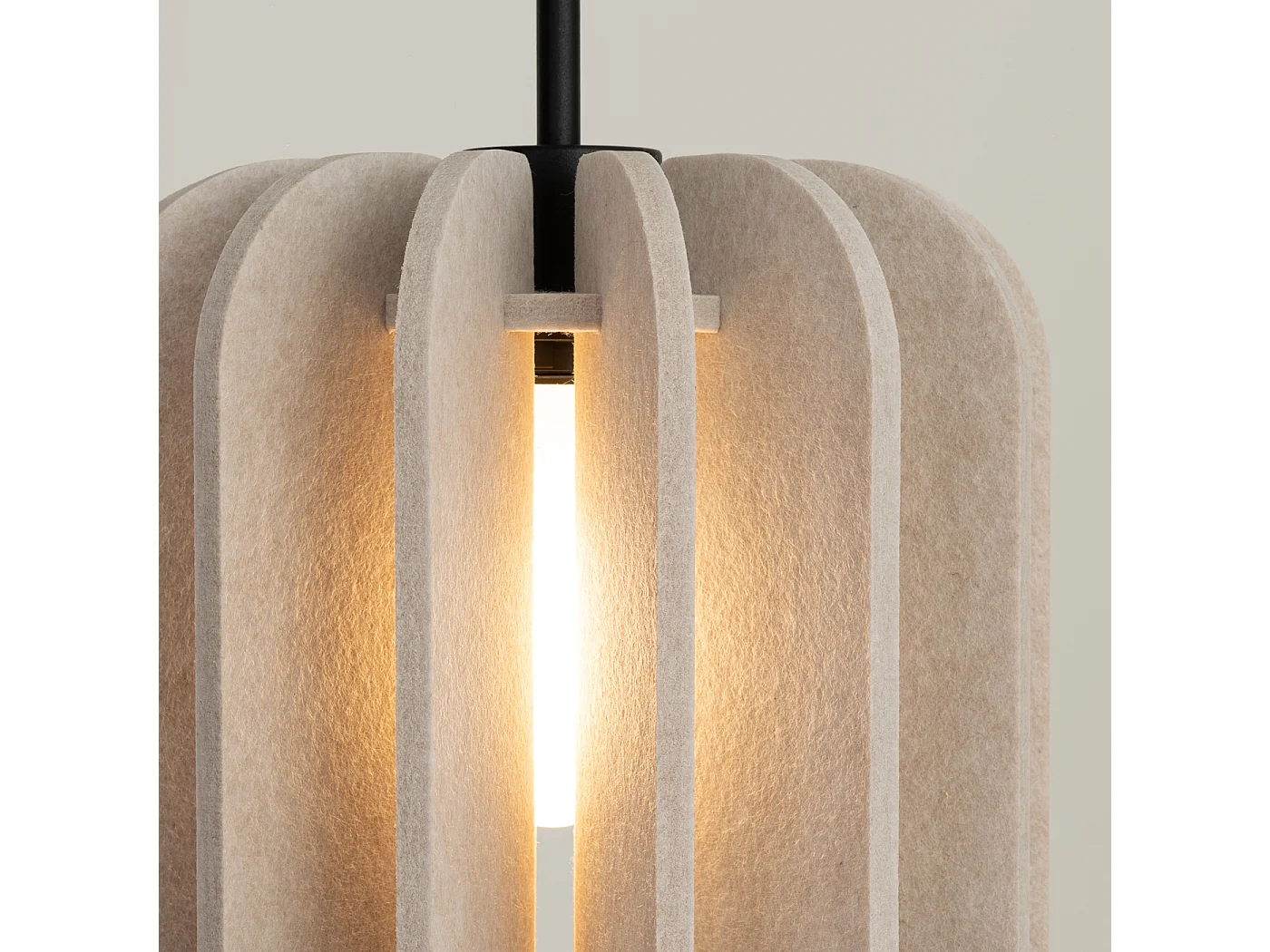 Lampada a sospensione Mula moderno di feltro/acciaio - 1 sorgenti luminose - L.27 x A.165 cm - beige/nero