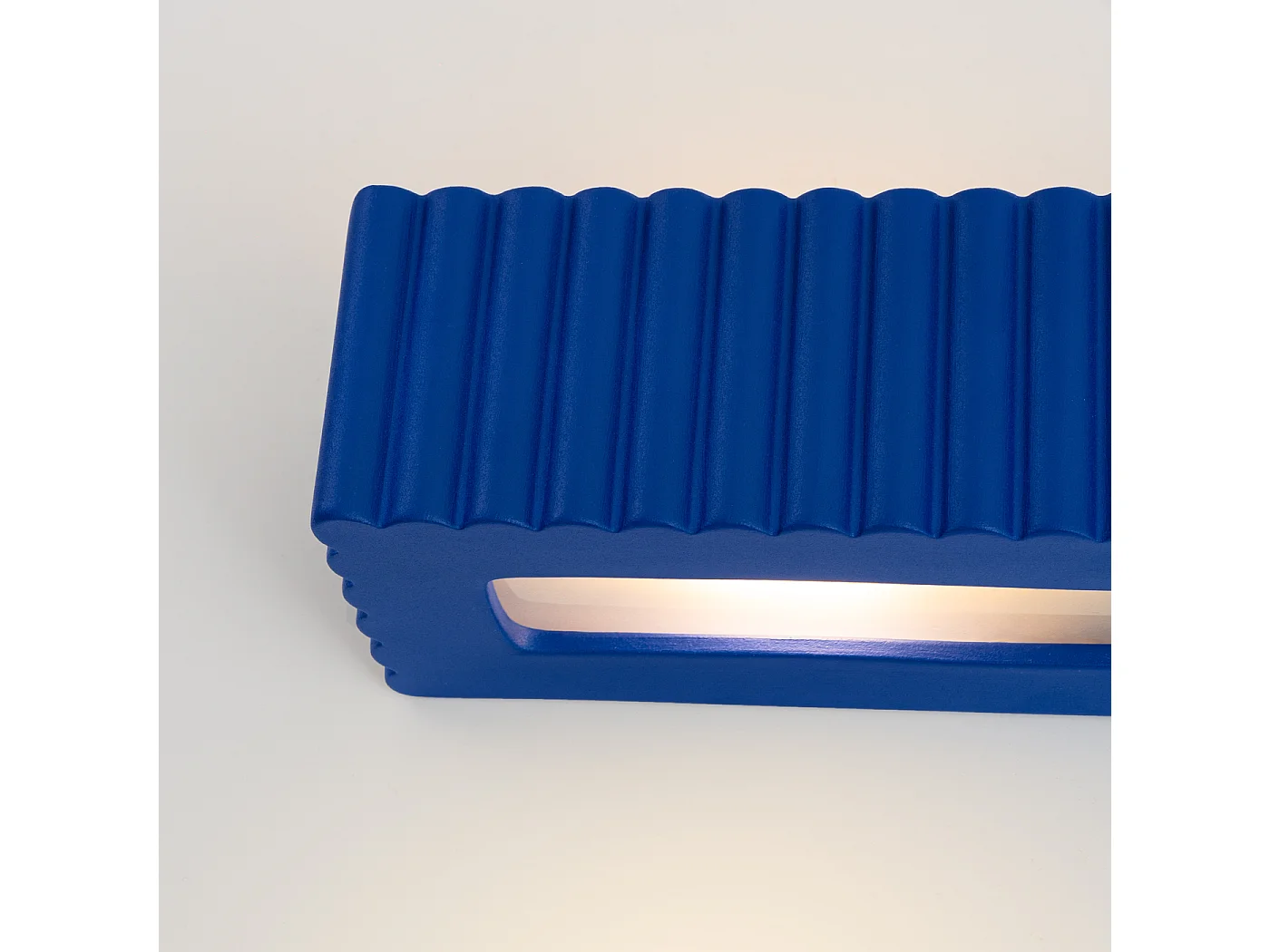 Wandleuchte Rigata modern aus  Keramik - 1 lichtquellen - L.34 x H. cm - ultramarin