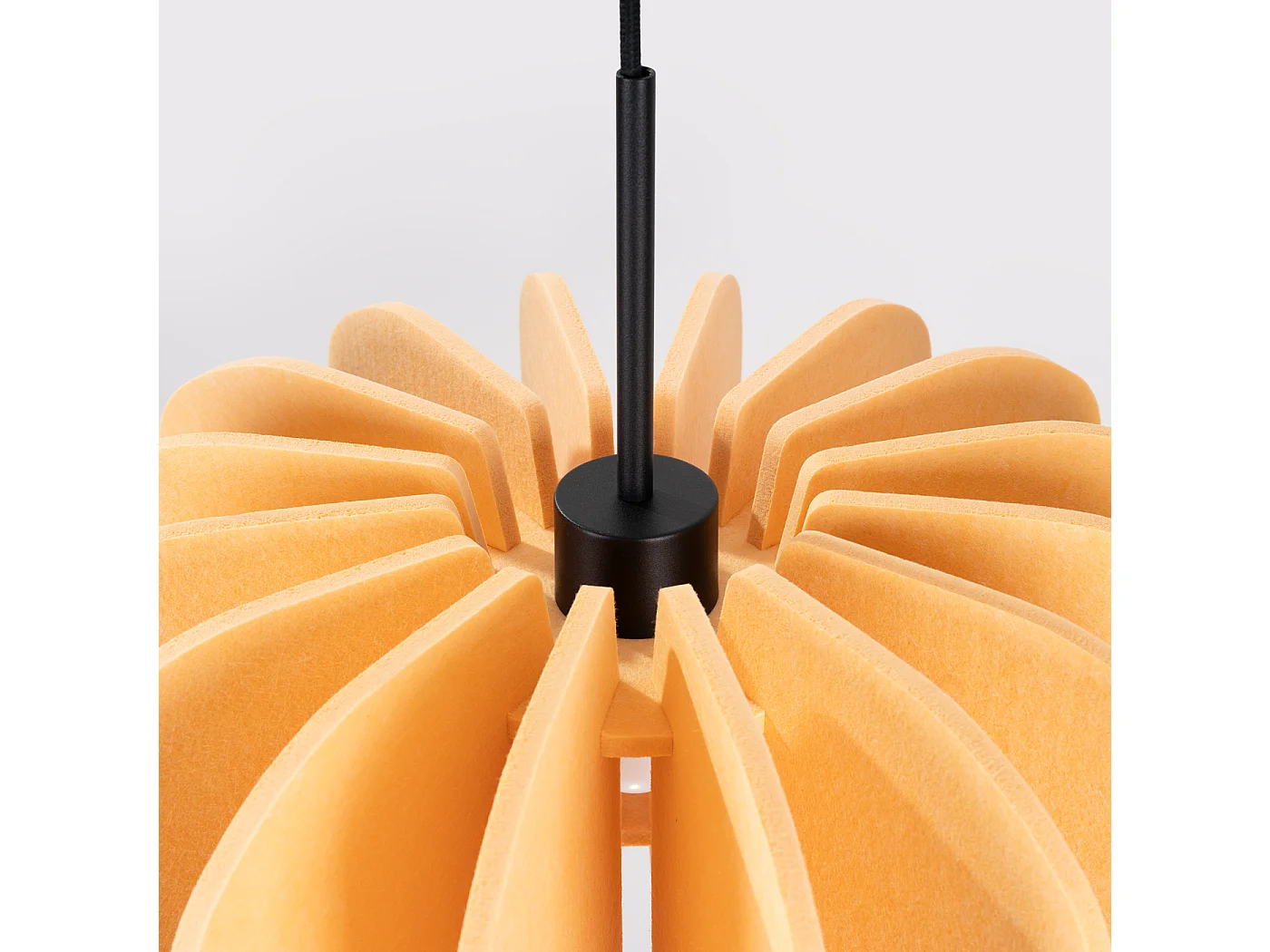 Lampe suspendue moderne en feutre/acier - 1 sources lumineuses - L.45 x H.146 cm - jaune/noir