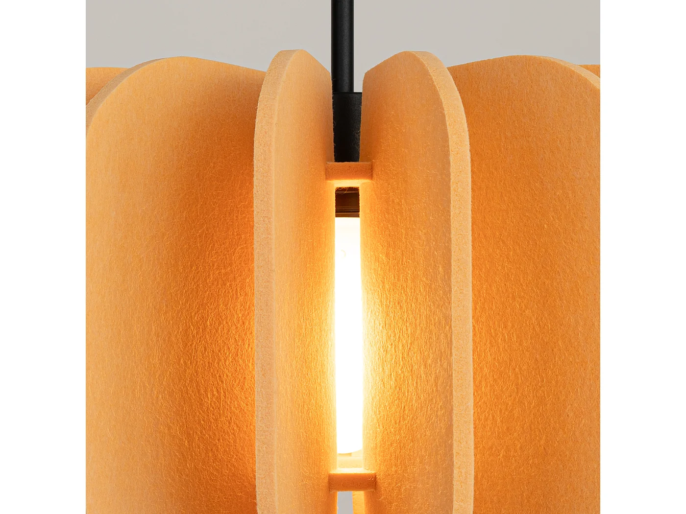 Lampe suspendue moderne en feutre/acier - 1 sources lumineuses - L.45 x H.146 cm - jaune/noir